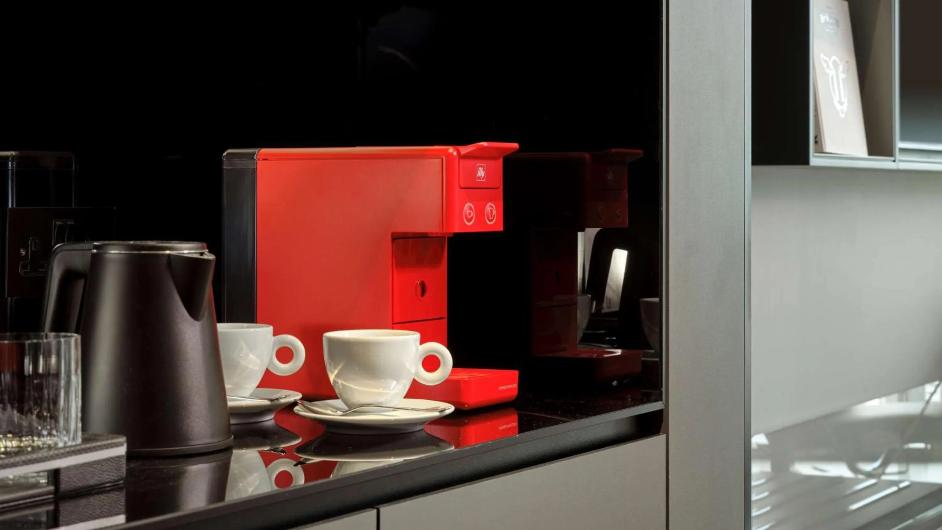 Coffee/tea facilities in art'otel London Hoxton