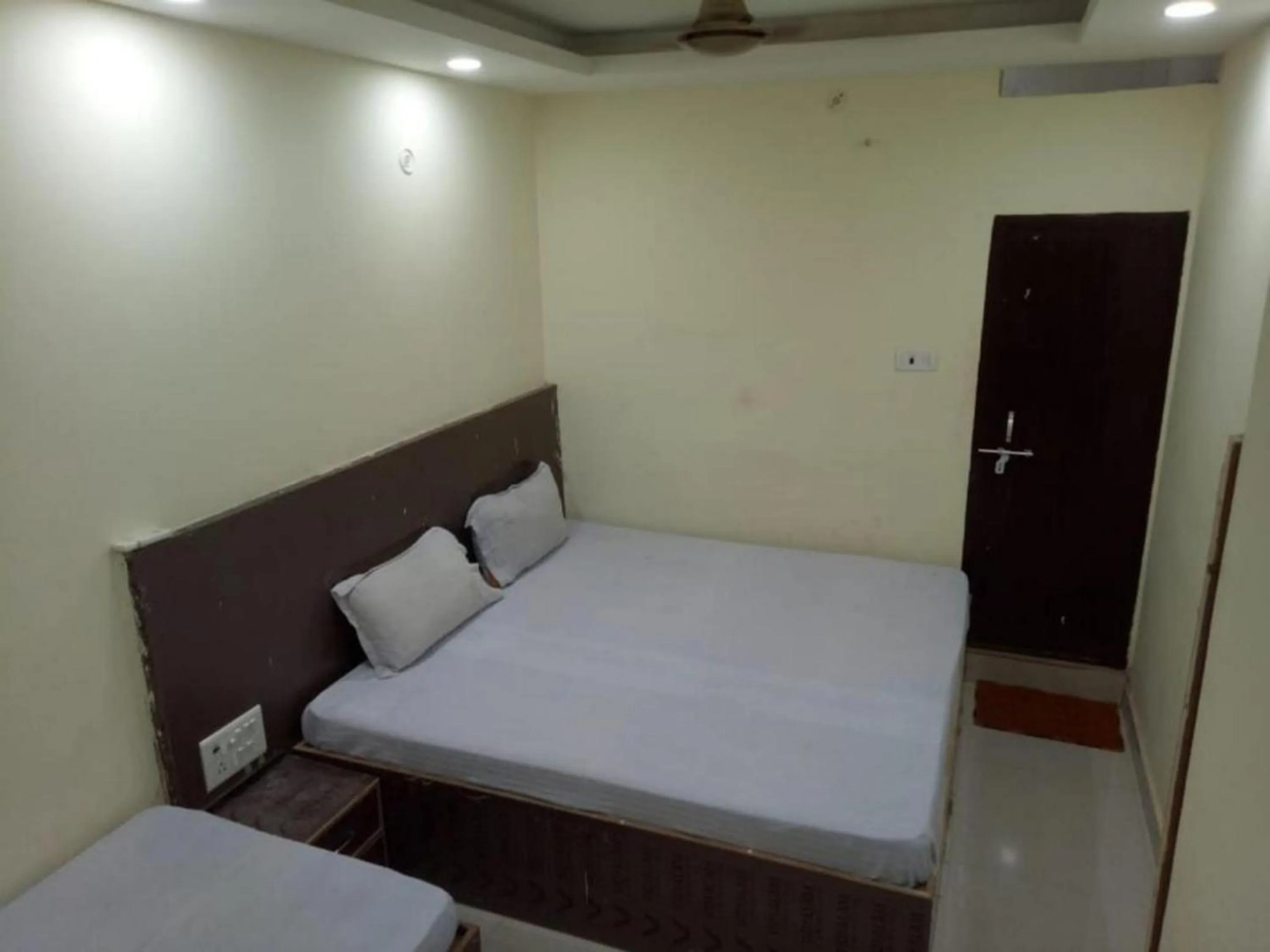 Bed in Goroomgo Swastik Guest House Varanasi Near Kashi Vishwanath Temple