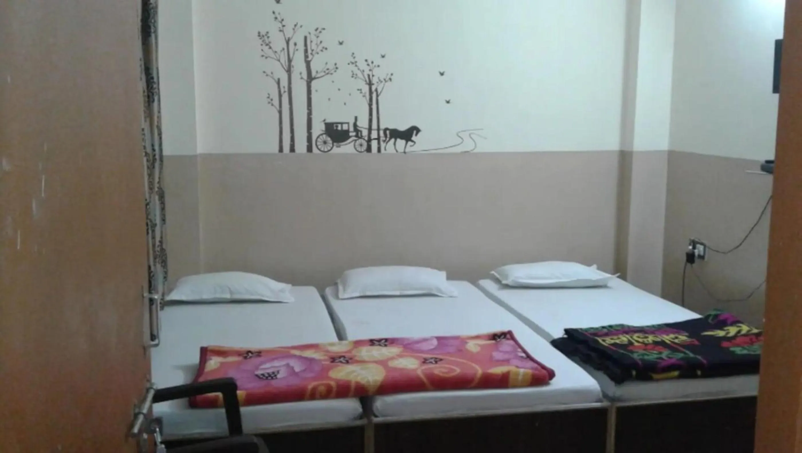 Bed in Goroomgo Swastik Guest House Varanasi Near Kashi Vishwanath Temple
