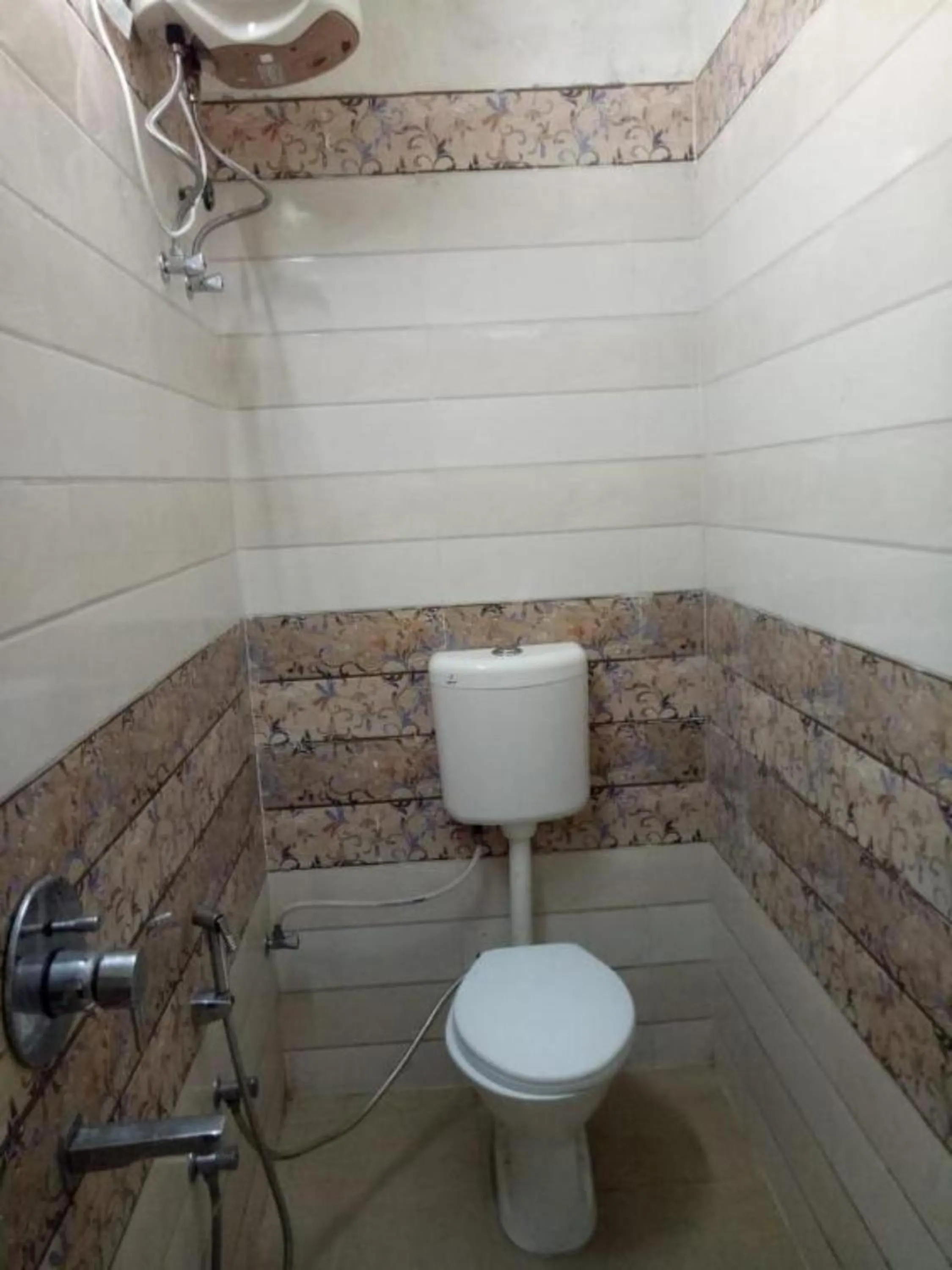 Shower, Bathroom in Goroomgo Swastik Guest House Varanasi Near Kashi Vishwanath Temple