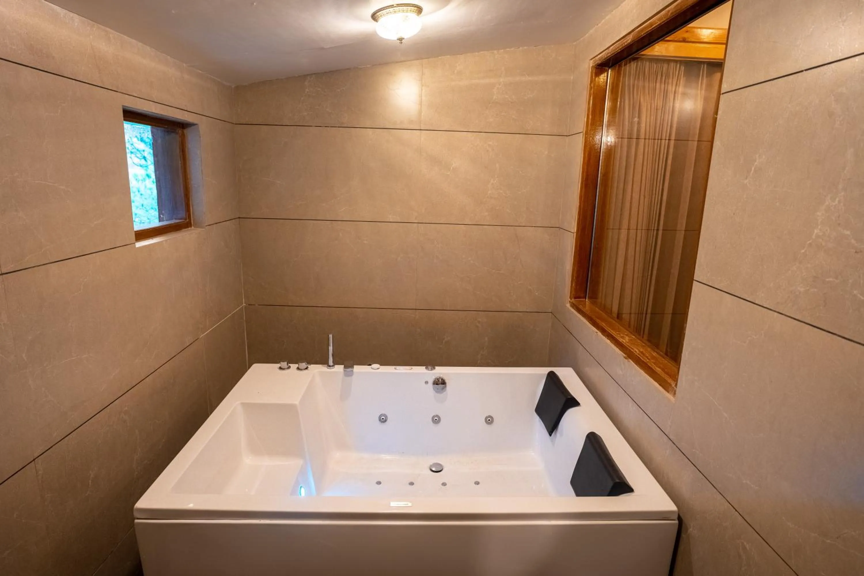 Bathroom in Chillaru Spa & Resort