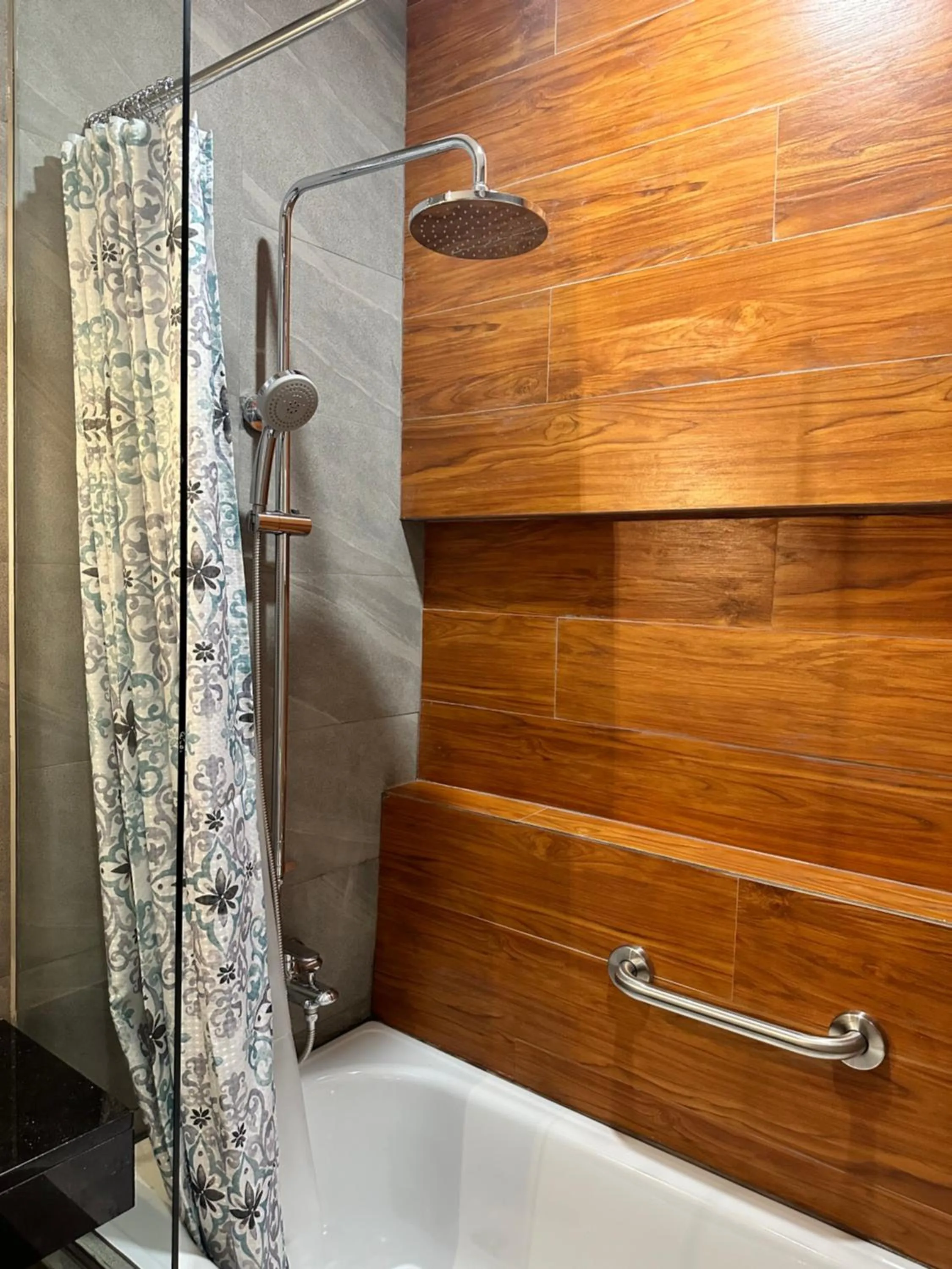 Shower in Lee Boutique Hotel Baguio