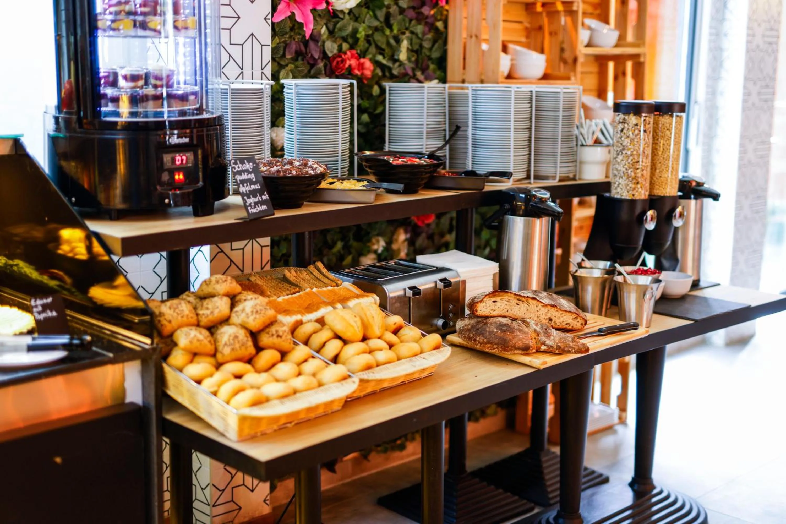 Restaurant/places to eat in Sleephotels Cosmos