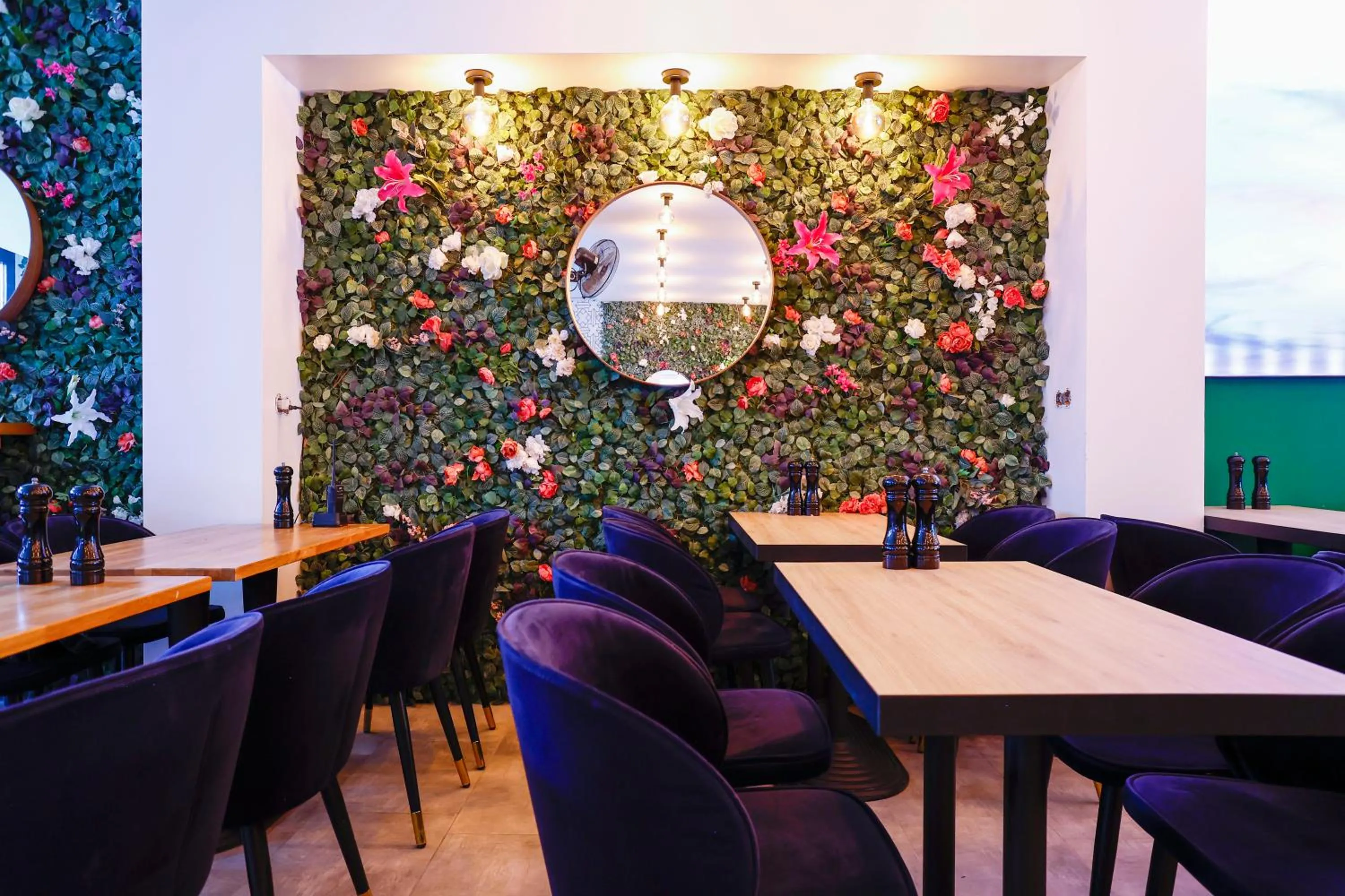 Restaurant/places to eat in Sleephotels Cosmos