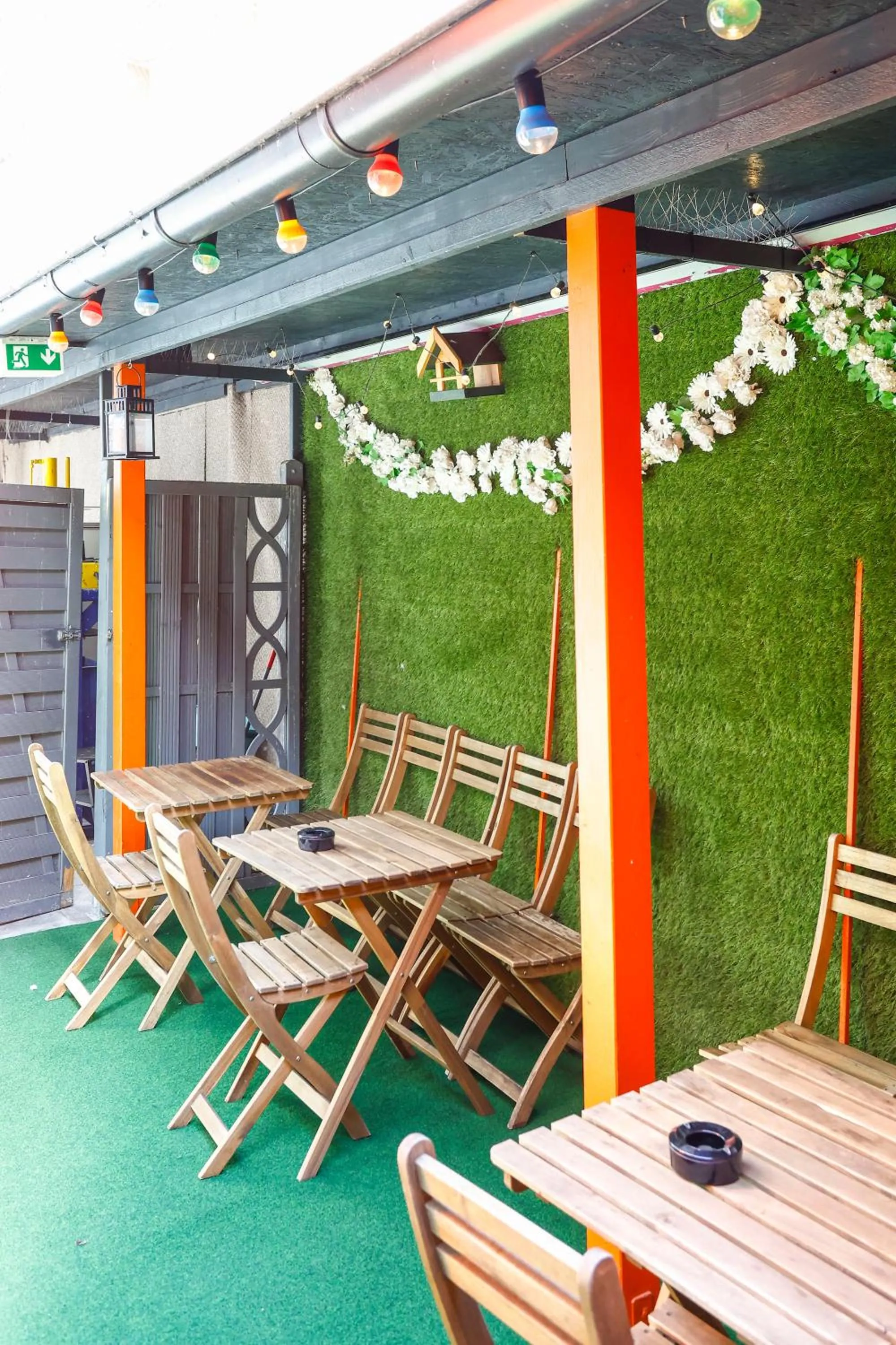 Restaurant/places to eat in Sleephotels Cosmos