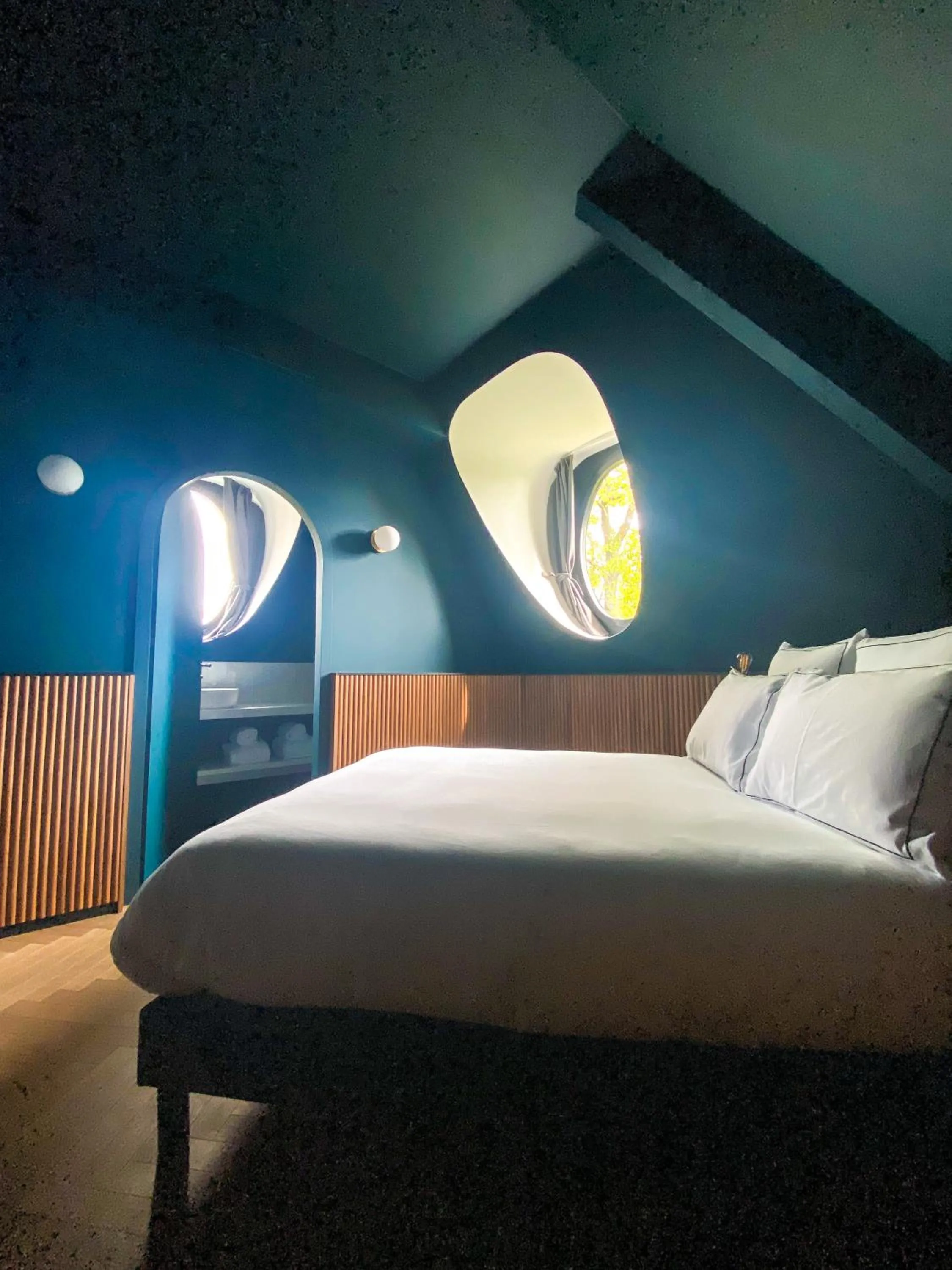 Bed in Bienheureux Hôtel & Restaurant