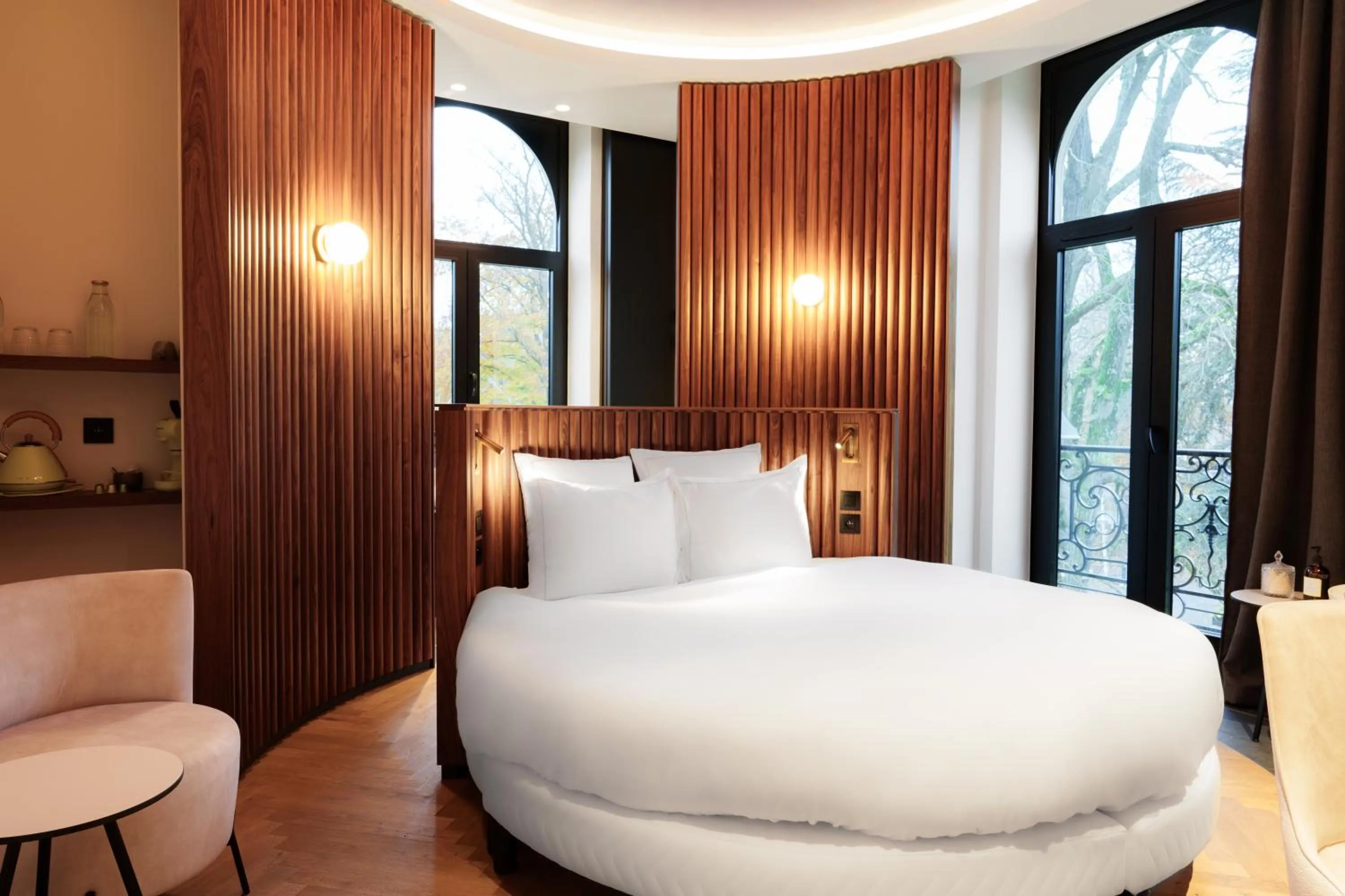 Photo of the whole room, Bed in Bienheureux Hôtel & Restaurant