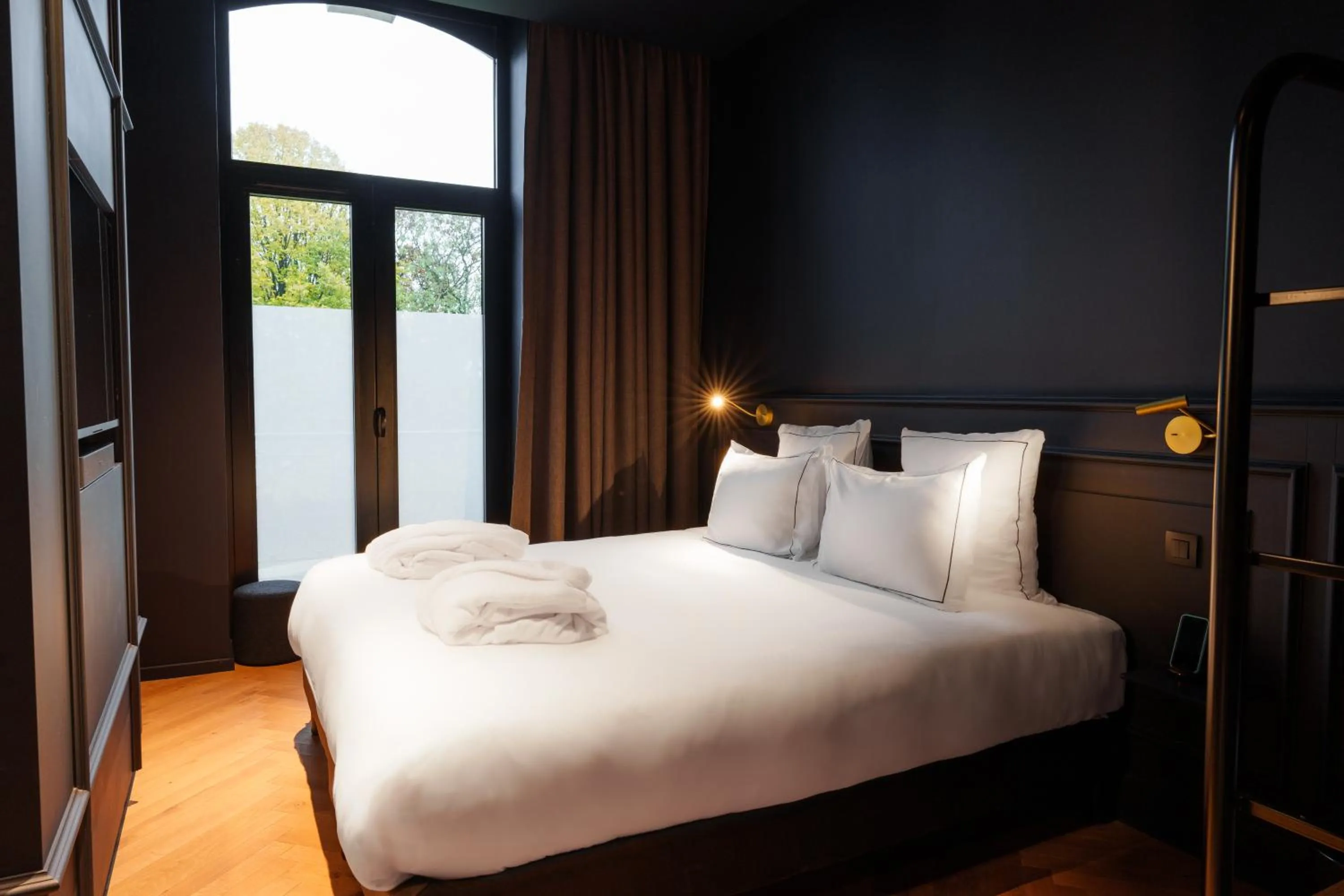 Bed in Bienheureux Hôtel & Restaurant