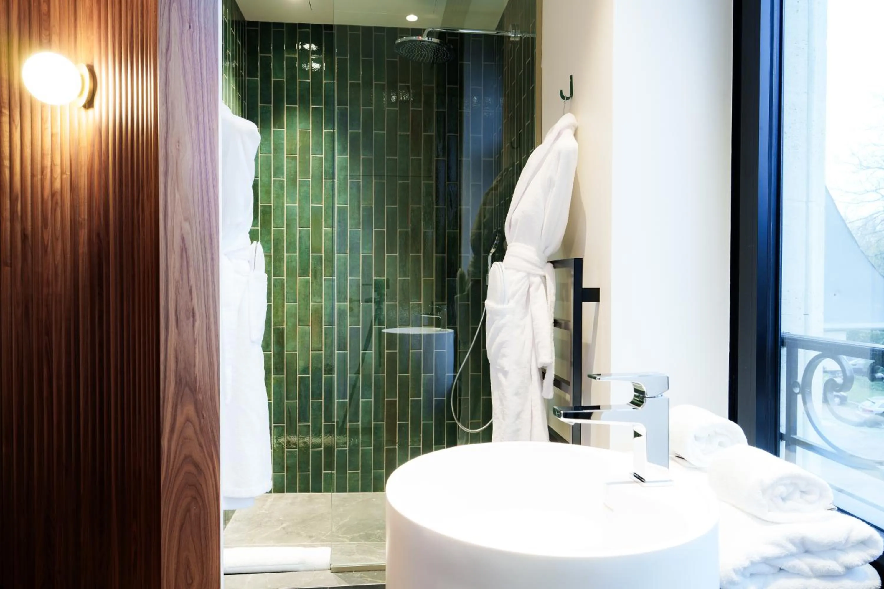 Shower in Bienheureux Hôtel & Restaurant