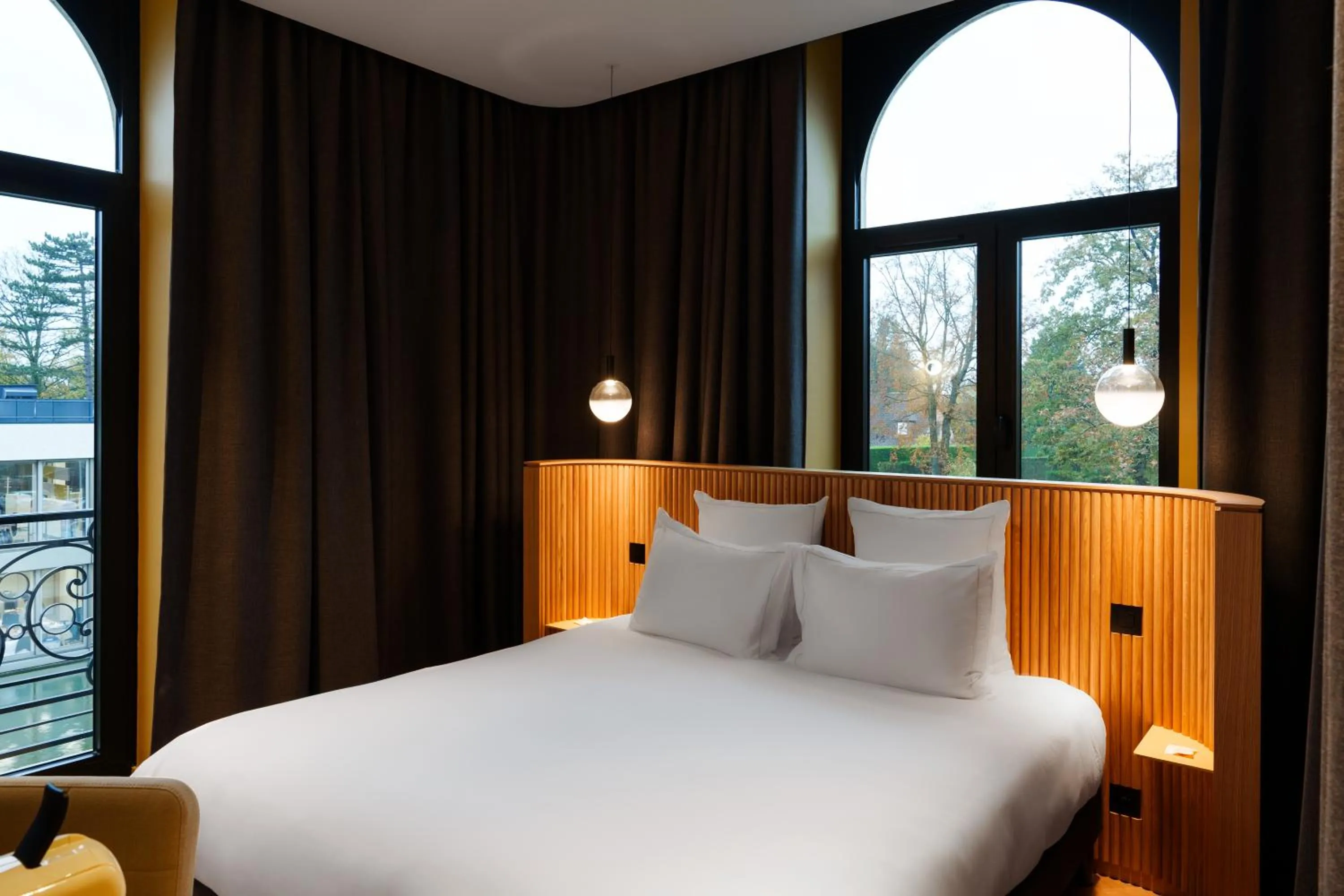 Bed in Bienheureux Hôtel & Restaurant