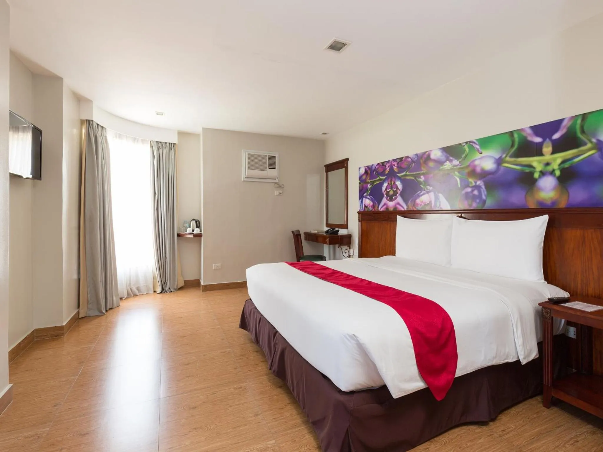 Bedroom, Bed in MJ Hotel and Suites