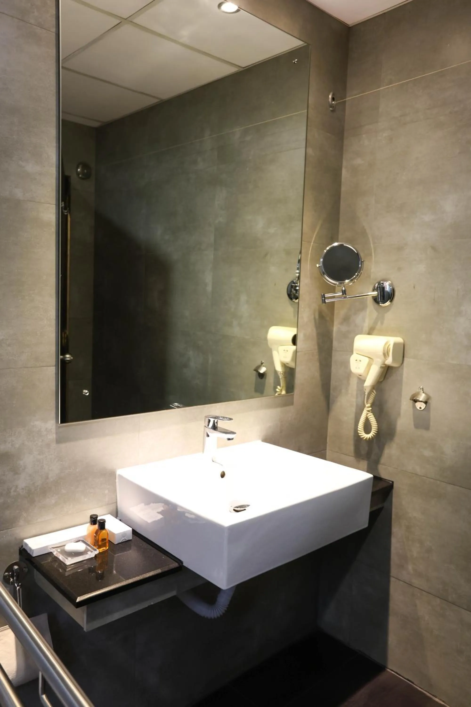 Bathroom in Best Western Elyon Colombo