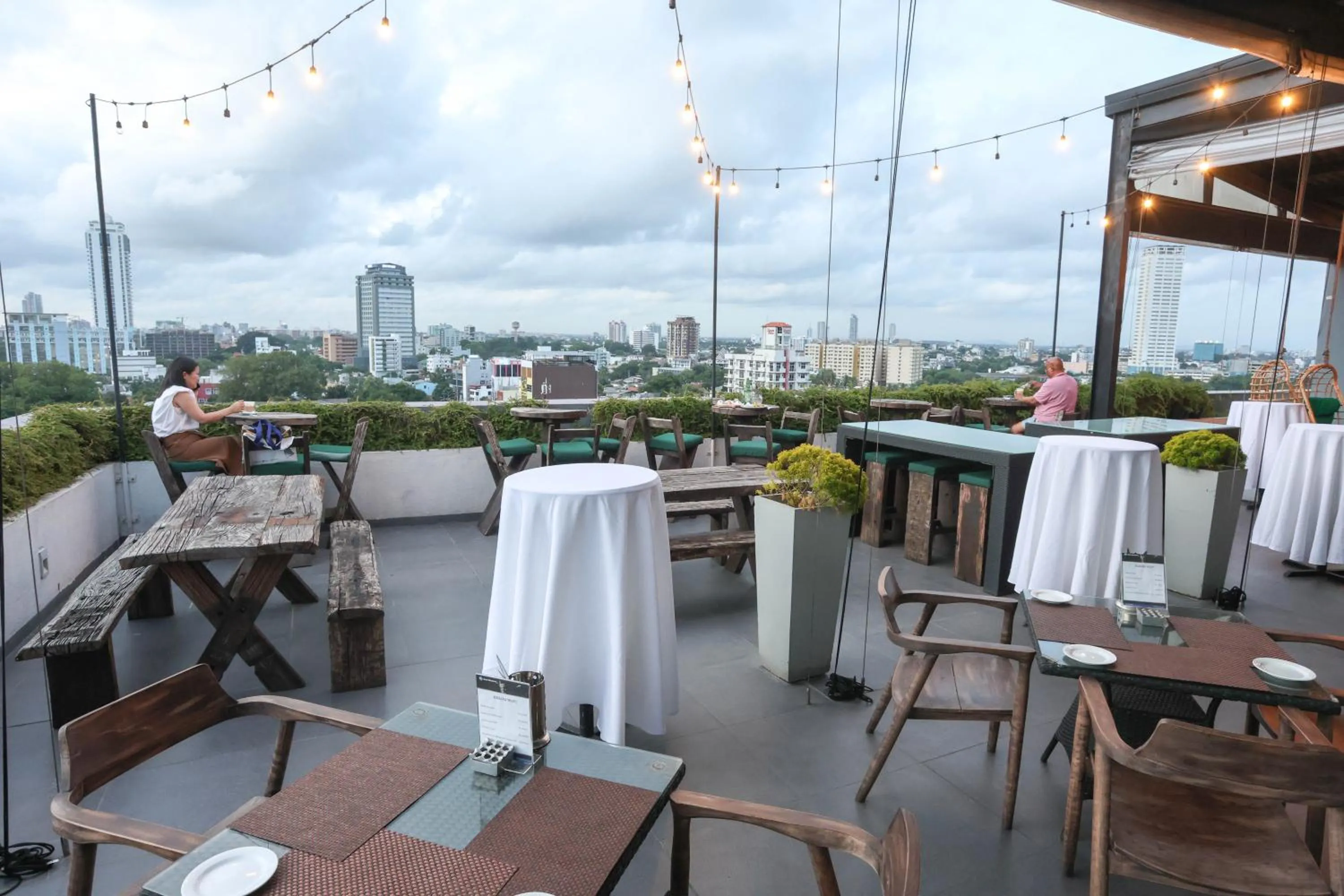 Lounge or bar in Best Western Elyon Colombo