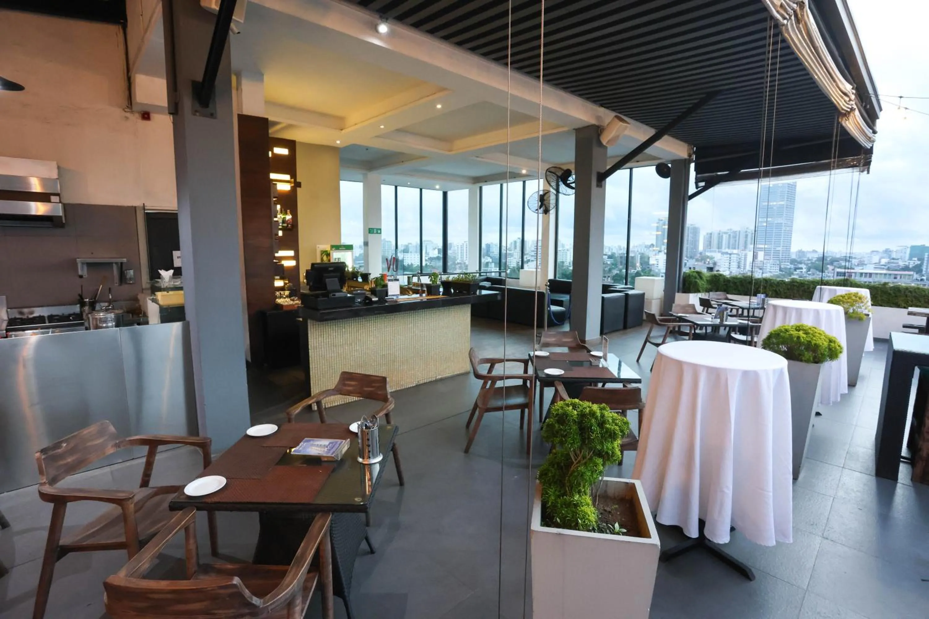 Lounge or bar in Best Western Elyon Colombo