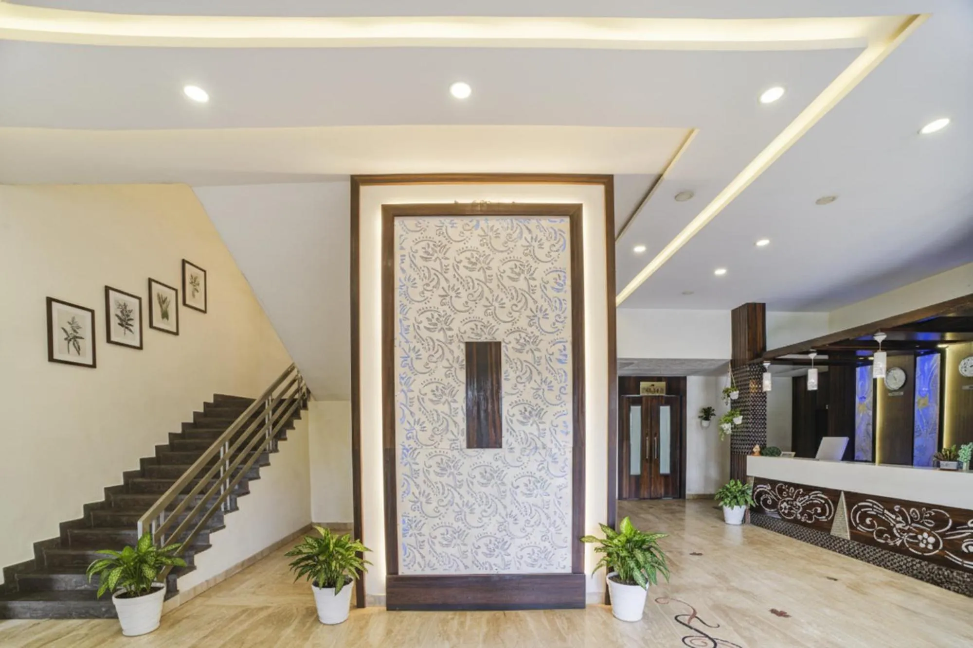 Lobby or reception in FabHotel Bee Town