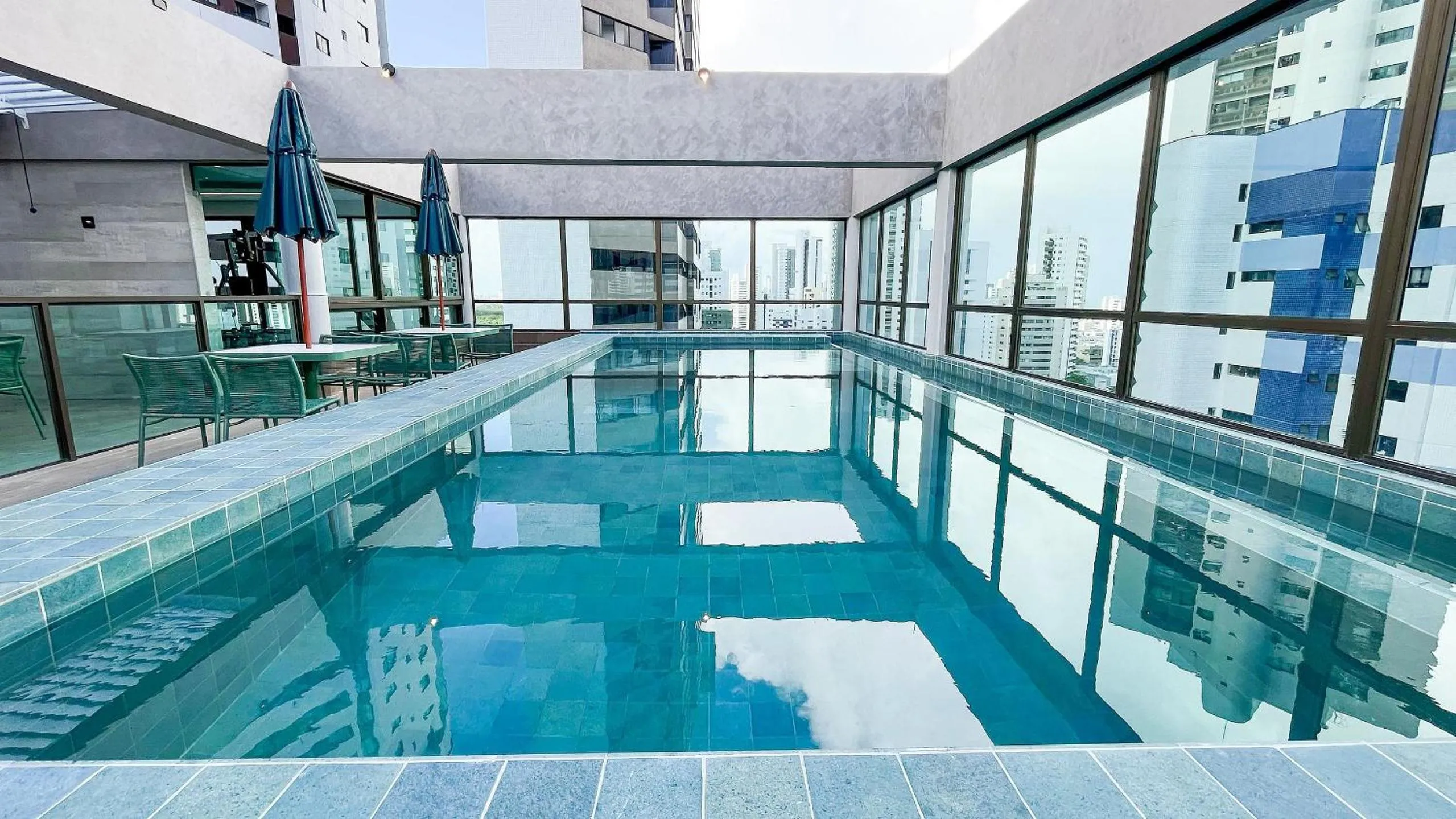Swimming pool in Rooftop #806 - Apto em Boa Viagem por Carpediem