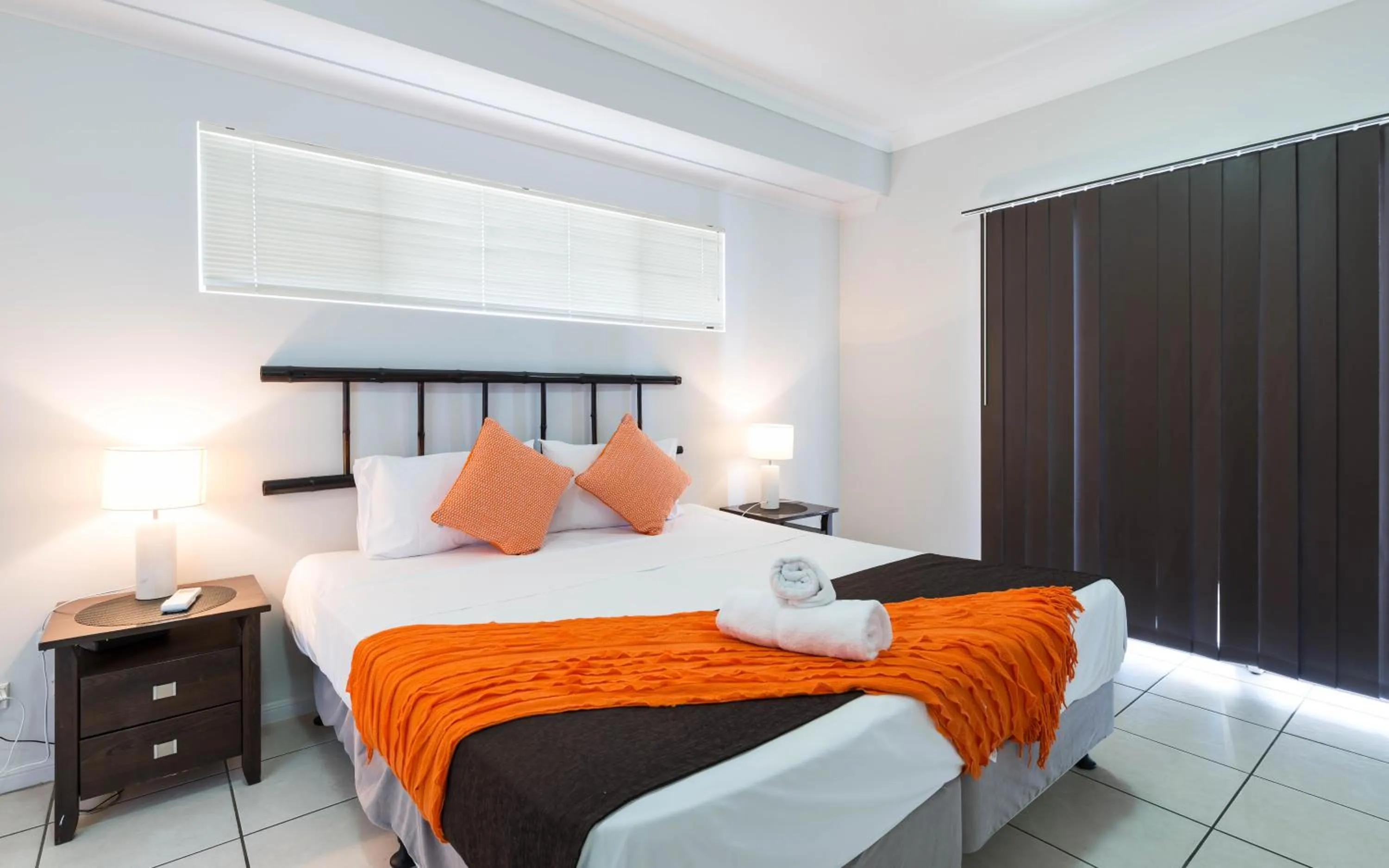 Bedroom, Bed in Cairns City Apartments