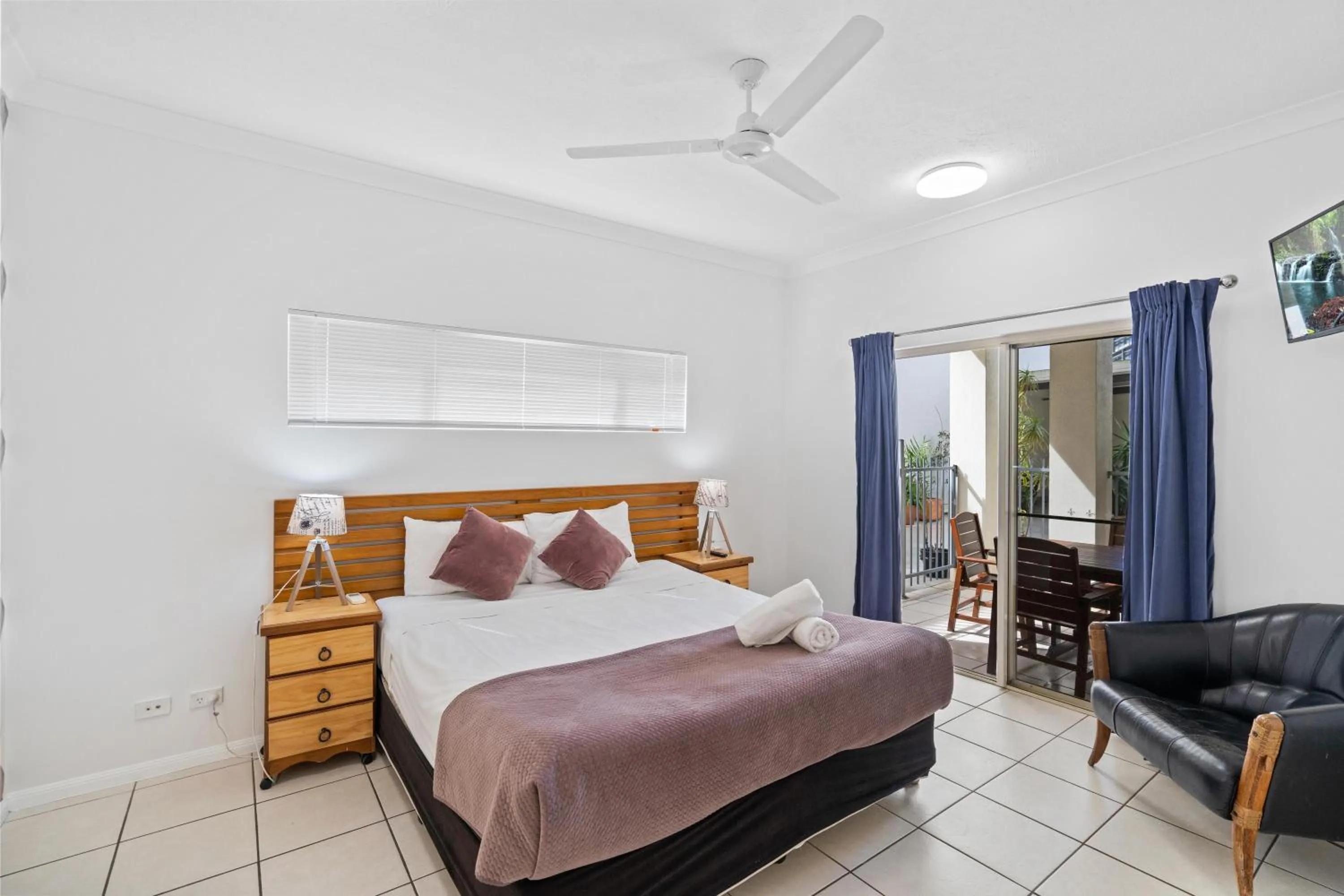 Bedroom, Bed in Cairns City Apartments