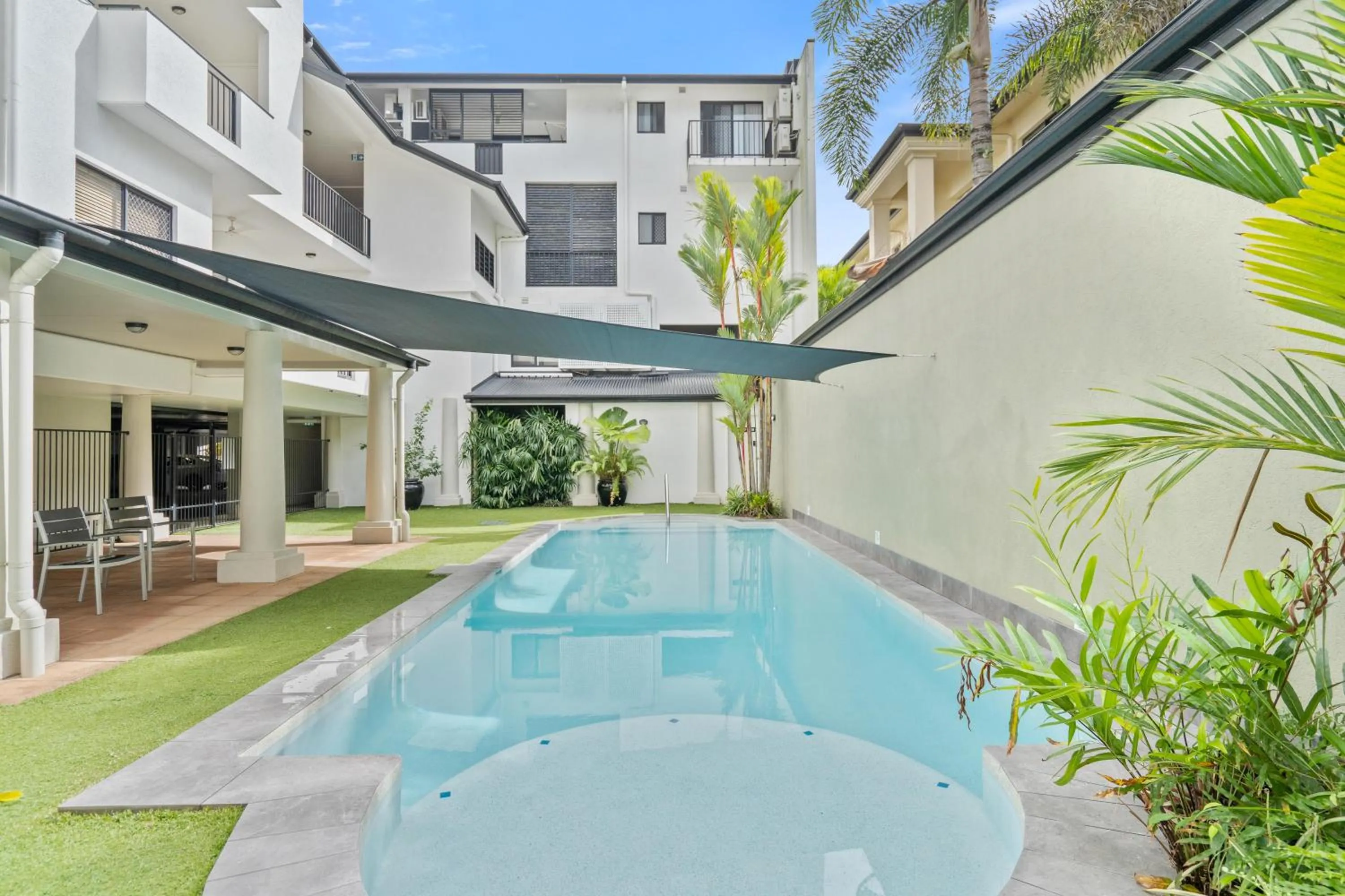 Swimming pool in Cairns City Apartments