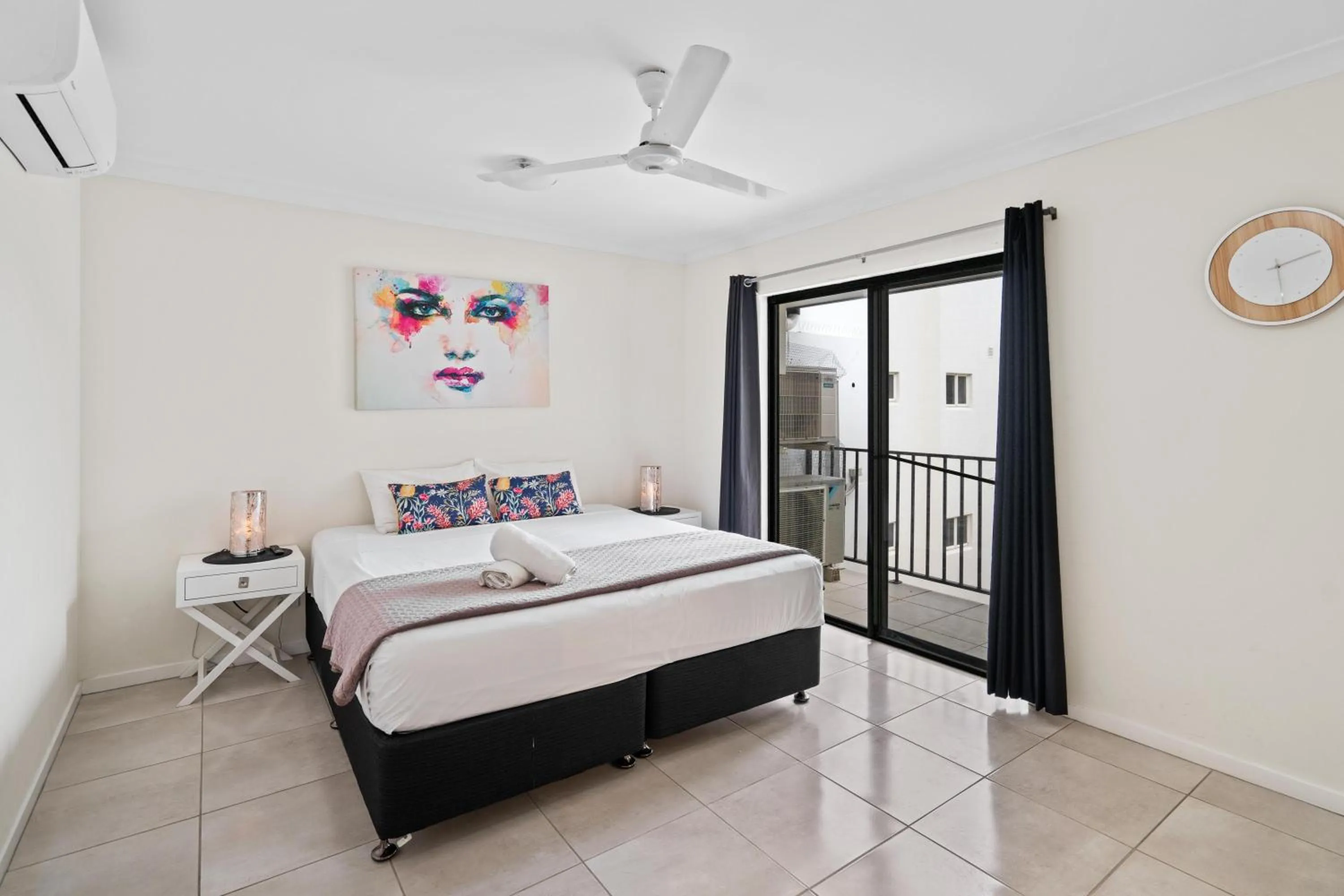 Bedroom, Bed in Cairns City Apartments