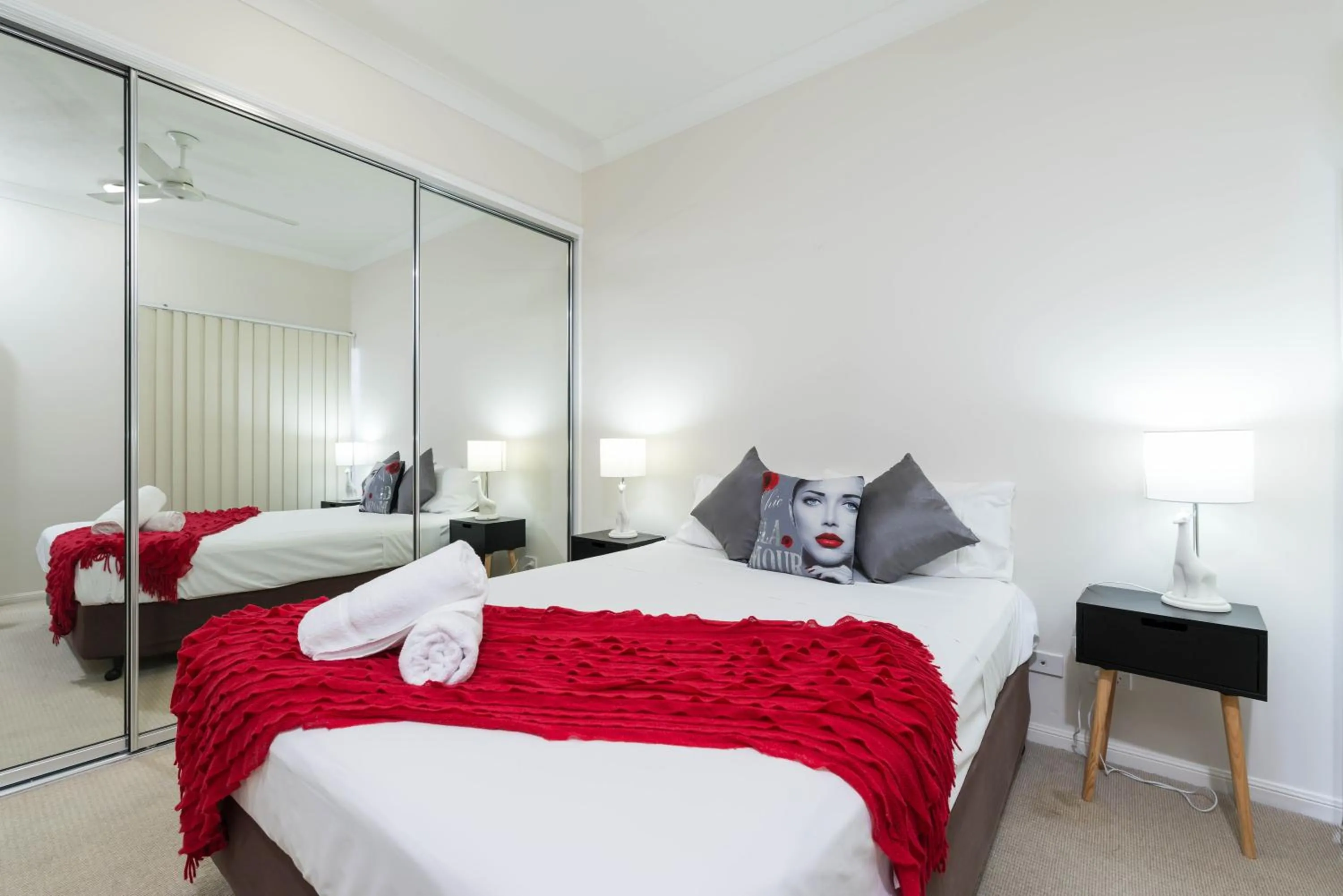 Bedroom, Bed in Cairns City Apartments