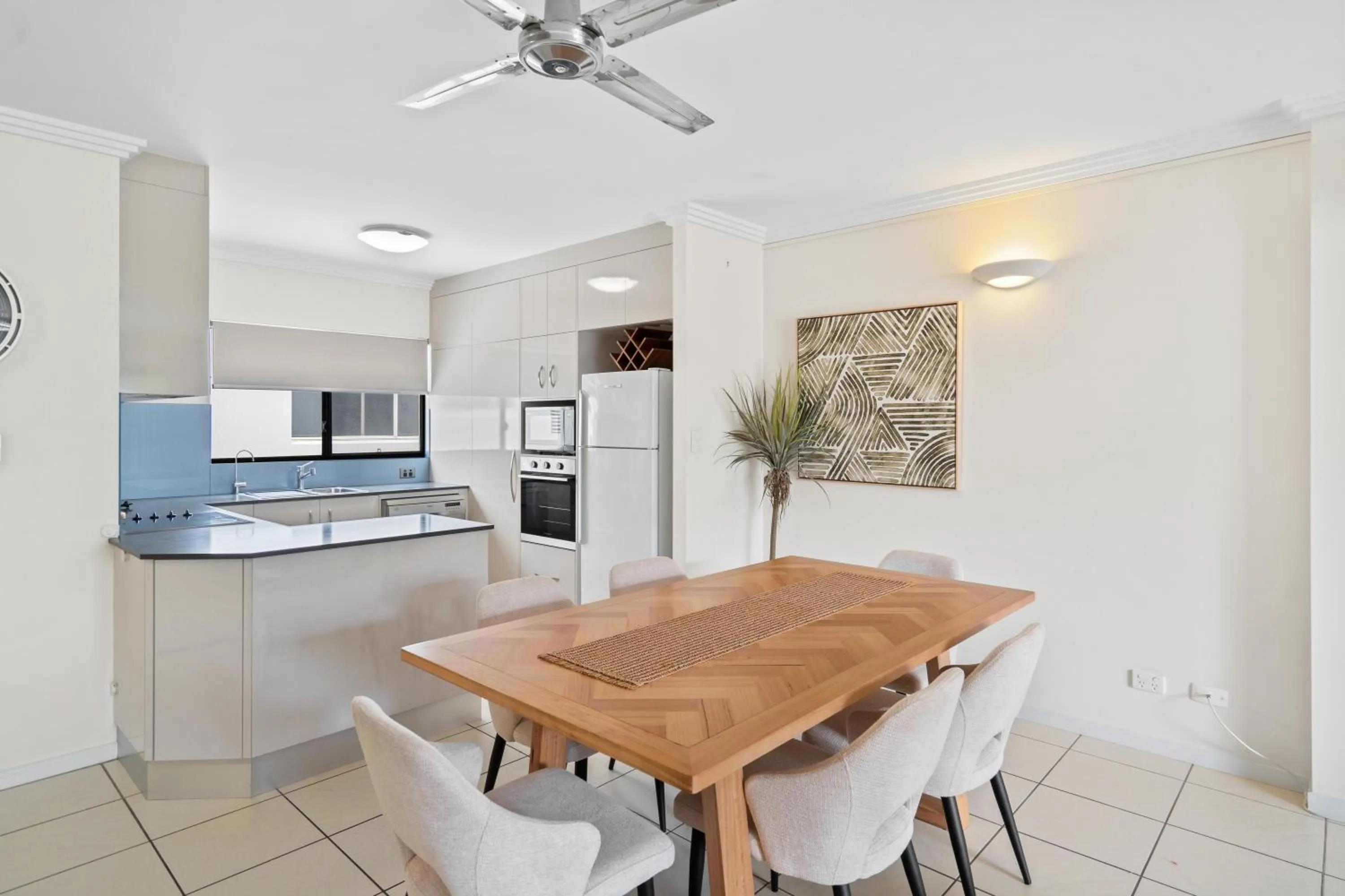Dining area in Cairns City Apartments