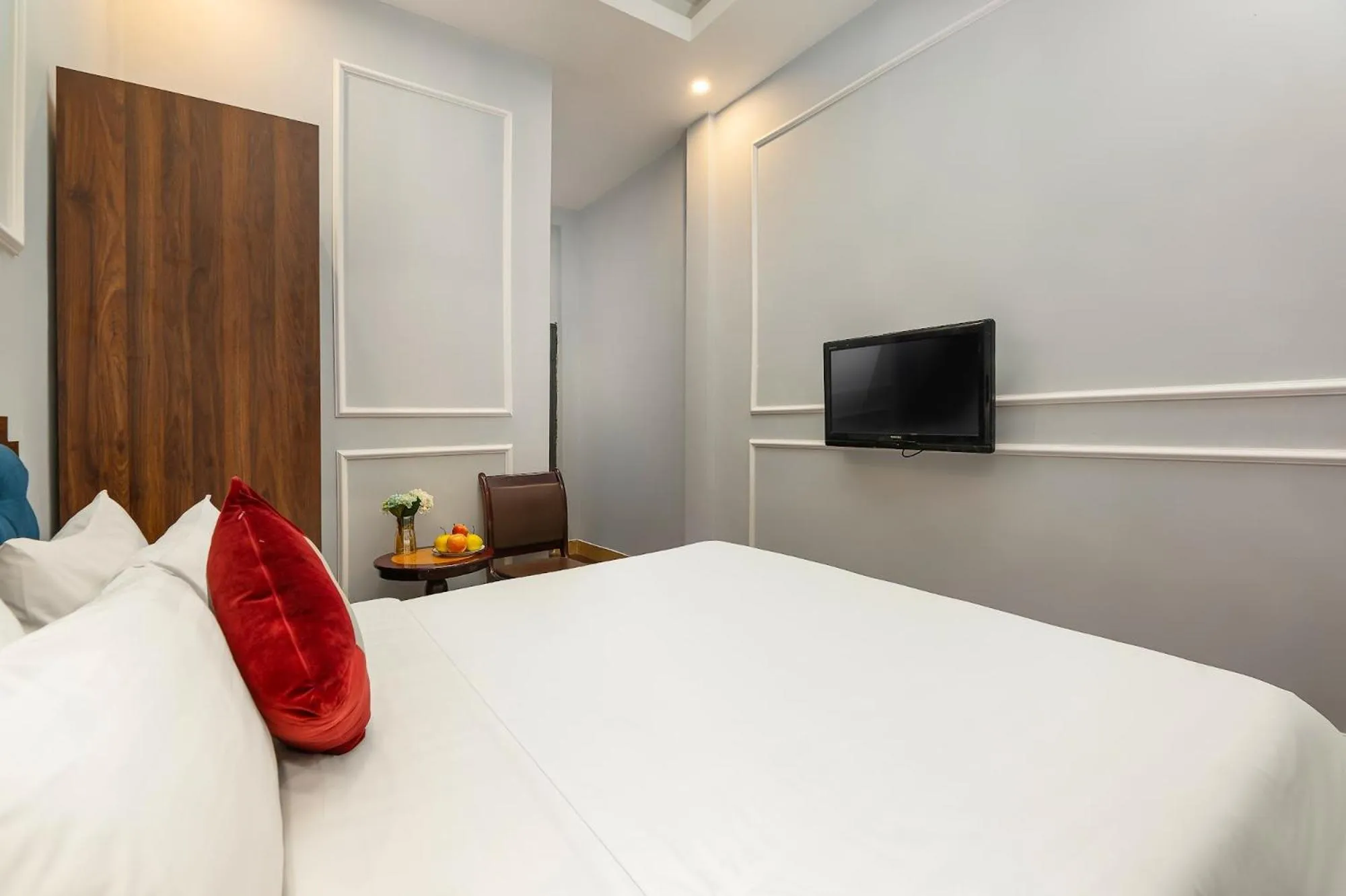 Photo of the whole room, Bed in La Renta Premier Hotel & Spa Hanoi