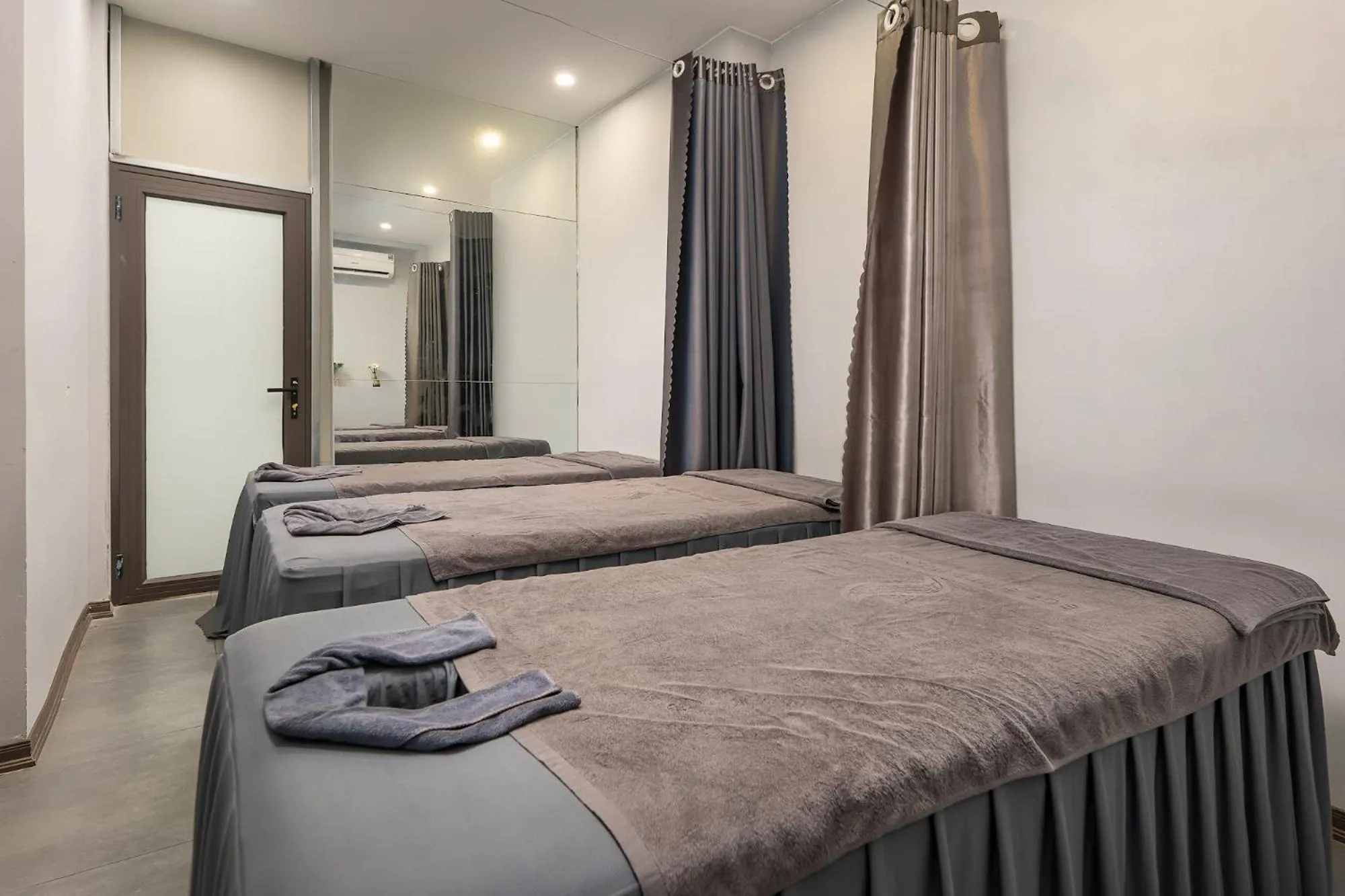 Spa and wellness centre/facilities, Bed in La Renta Premier Hotel & Spa Hanoi