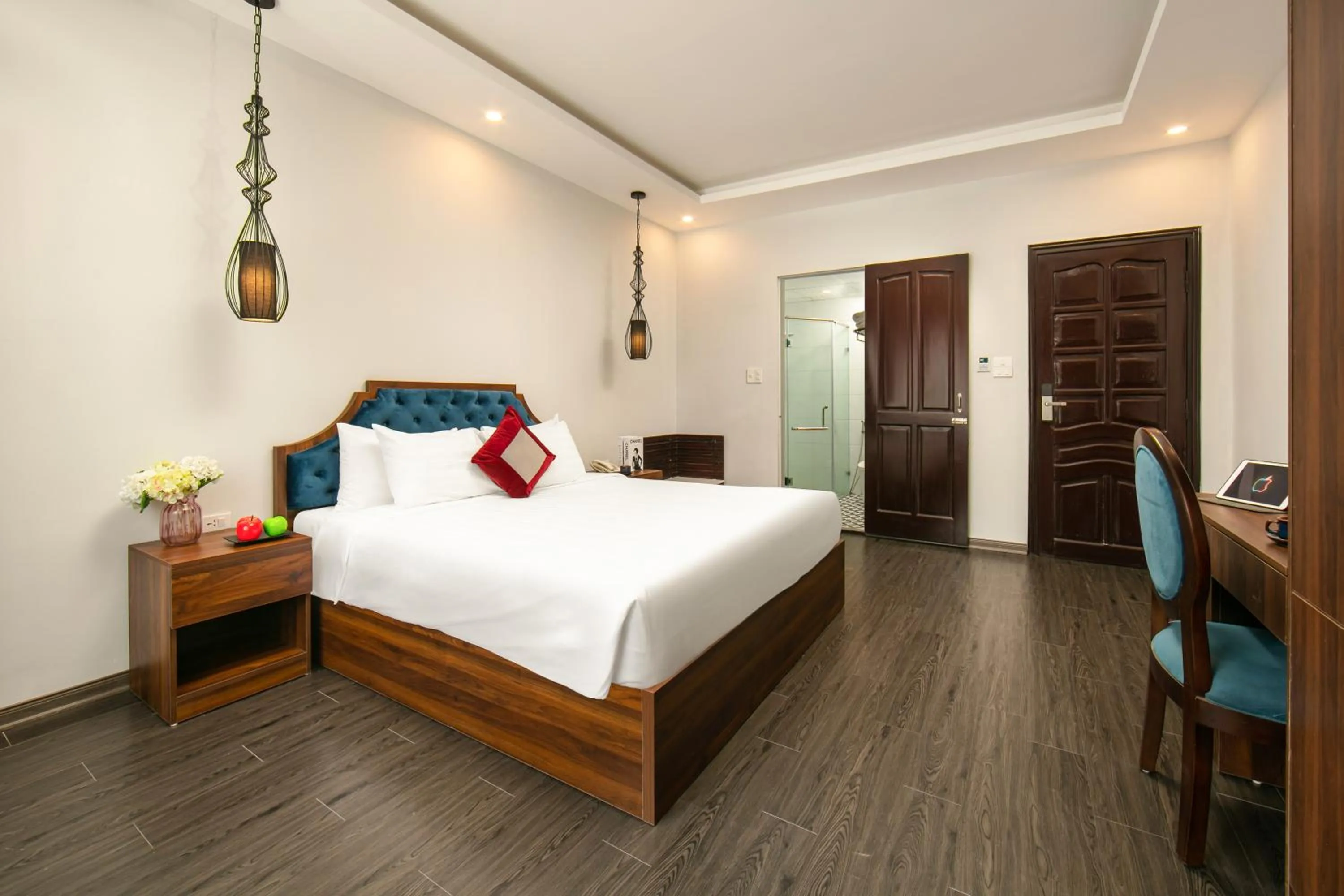 Photo of the whole room, Bed in La Renta Premier Hotel & Spa Hanoi