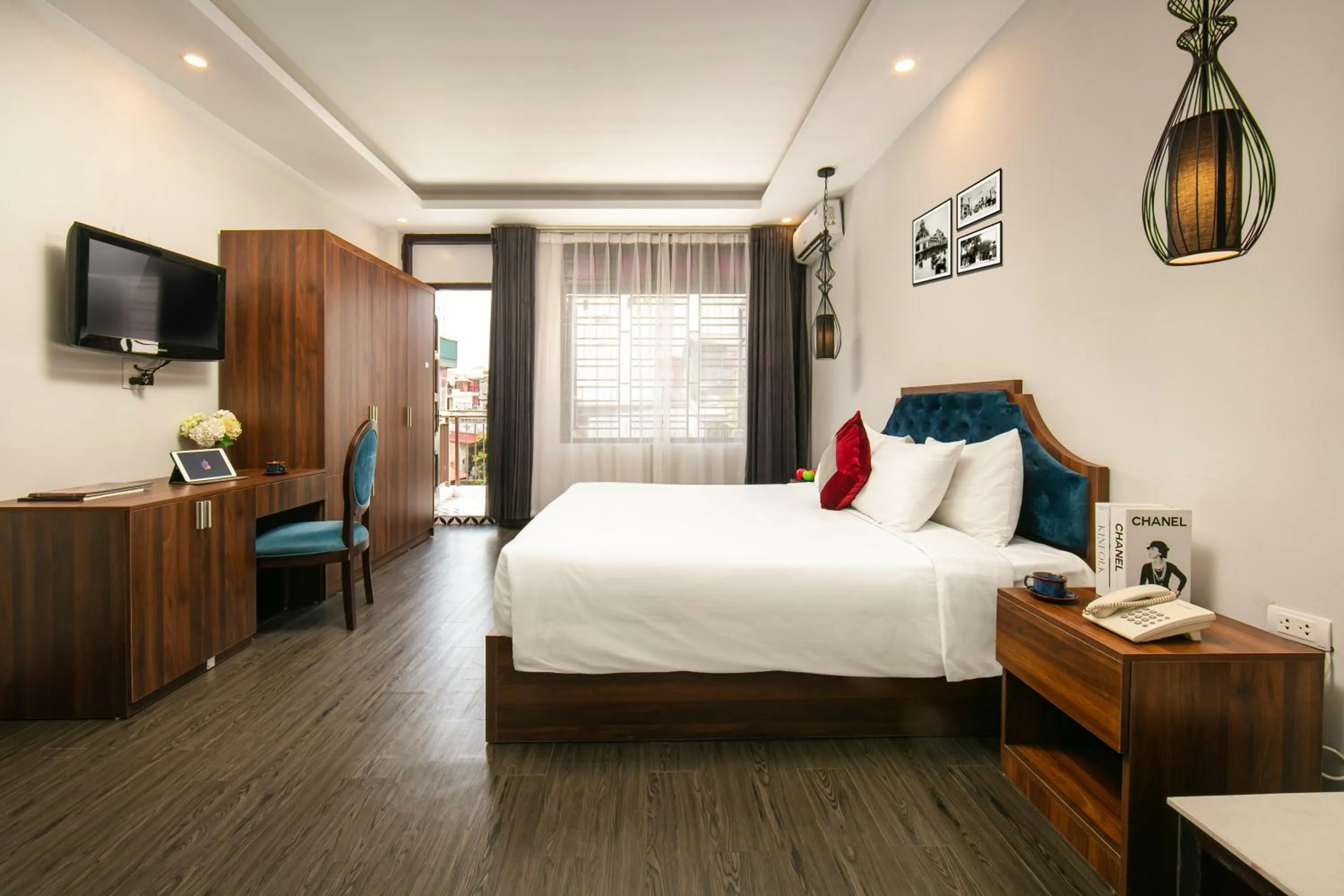 wardrobe, Bed in La Renta Premier Hotel & Spa Hanoi