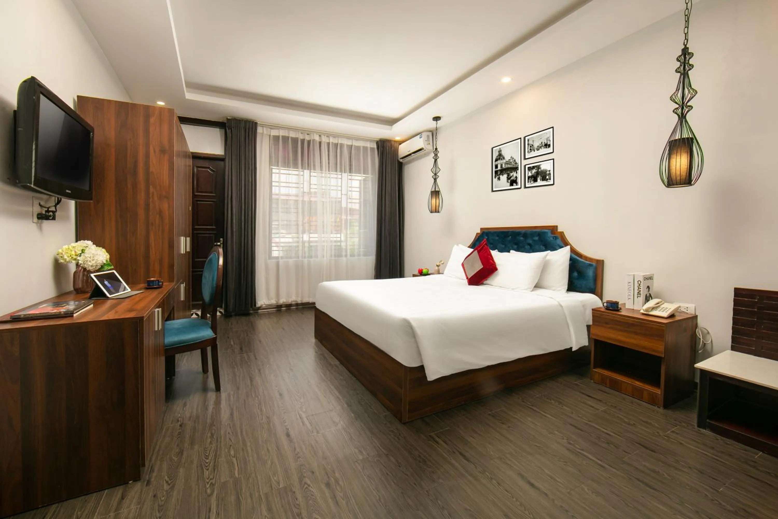 Photo of the whole room, Bed in La Renta Premier Hotel & Spa Hanoi