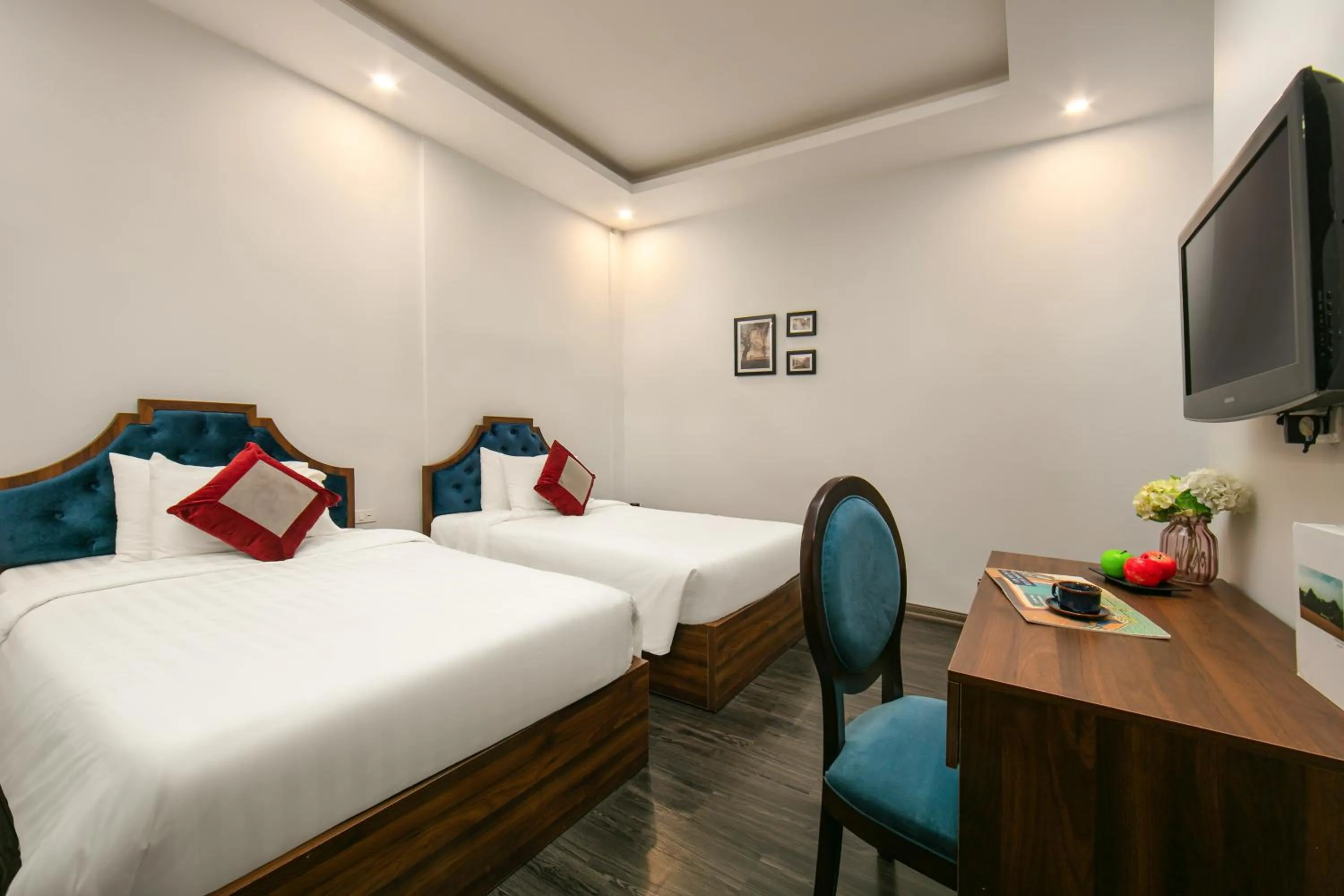 Photo of the whole room, Bed in La Renta Premier Hotel & Spa Hanoi