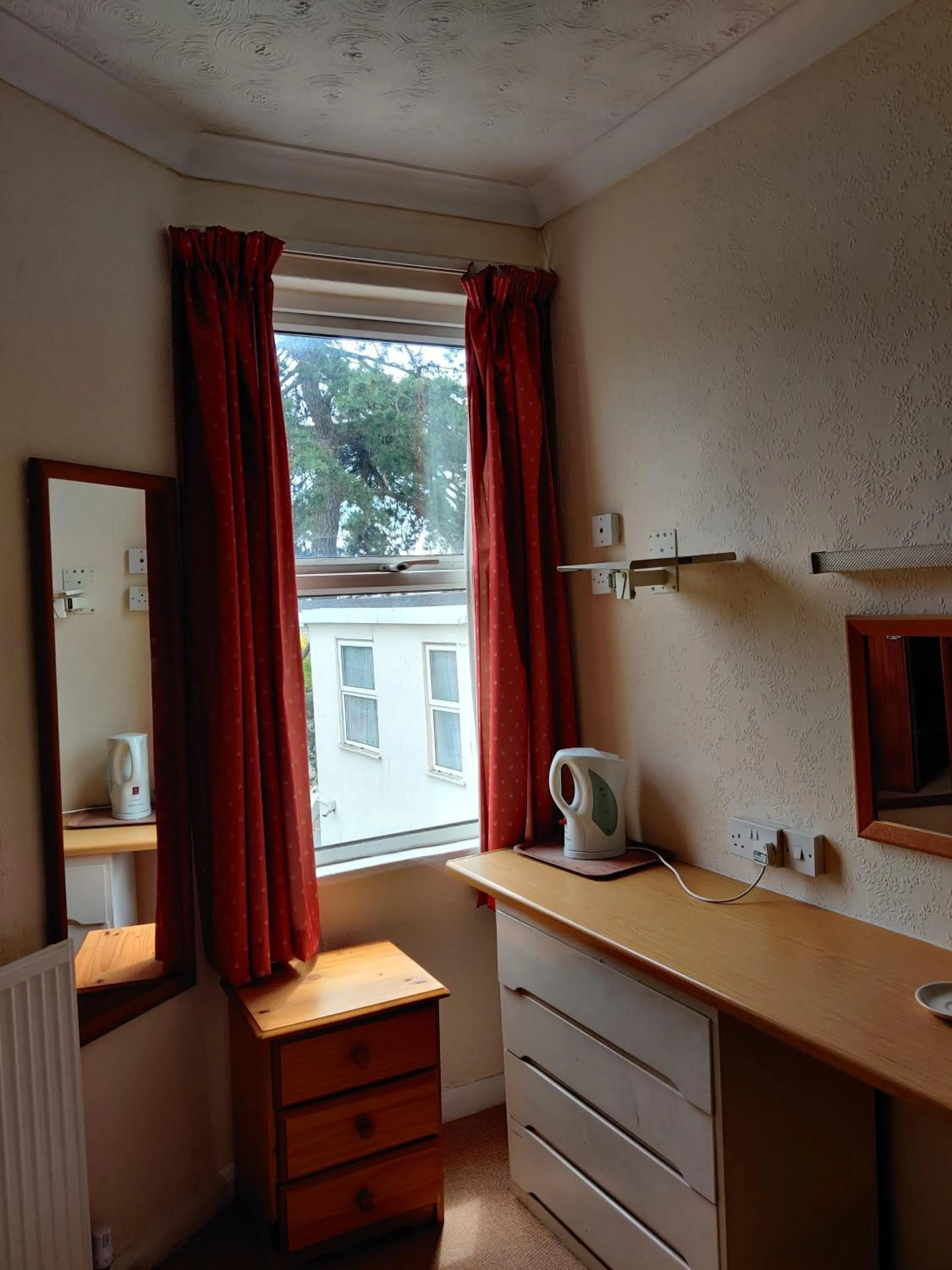 Bedroom in Inglewood Palm Hotel, Abbey Sands Torquay