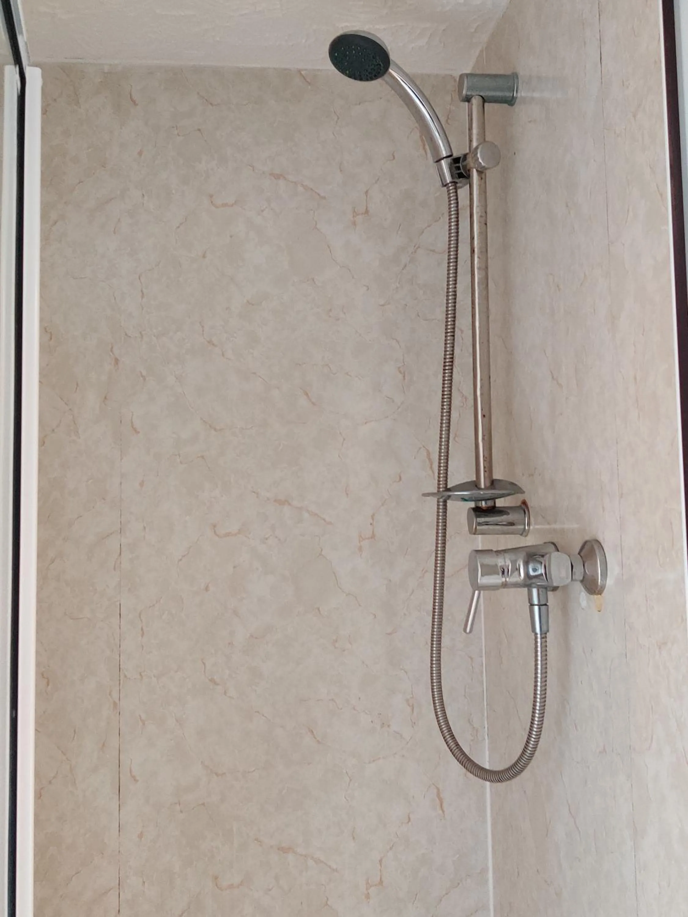 Bathroom in Inglewood Palm Hotel, Abbey Sands Torquay