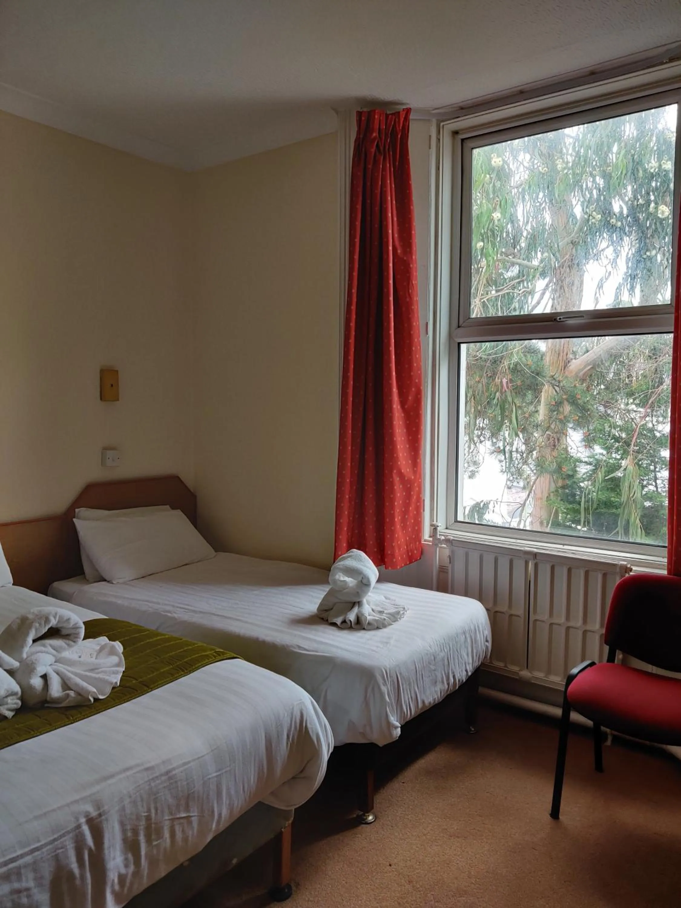 Bedroom in Inglewood Palm Hotel, Abbey Sands Torquay