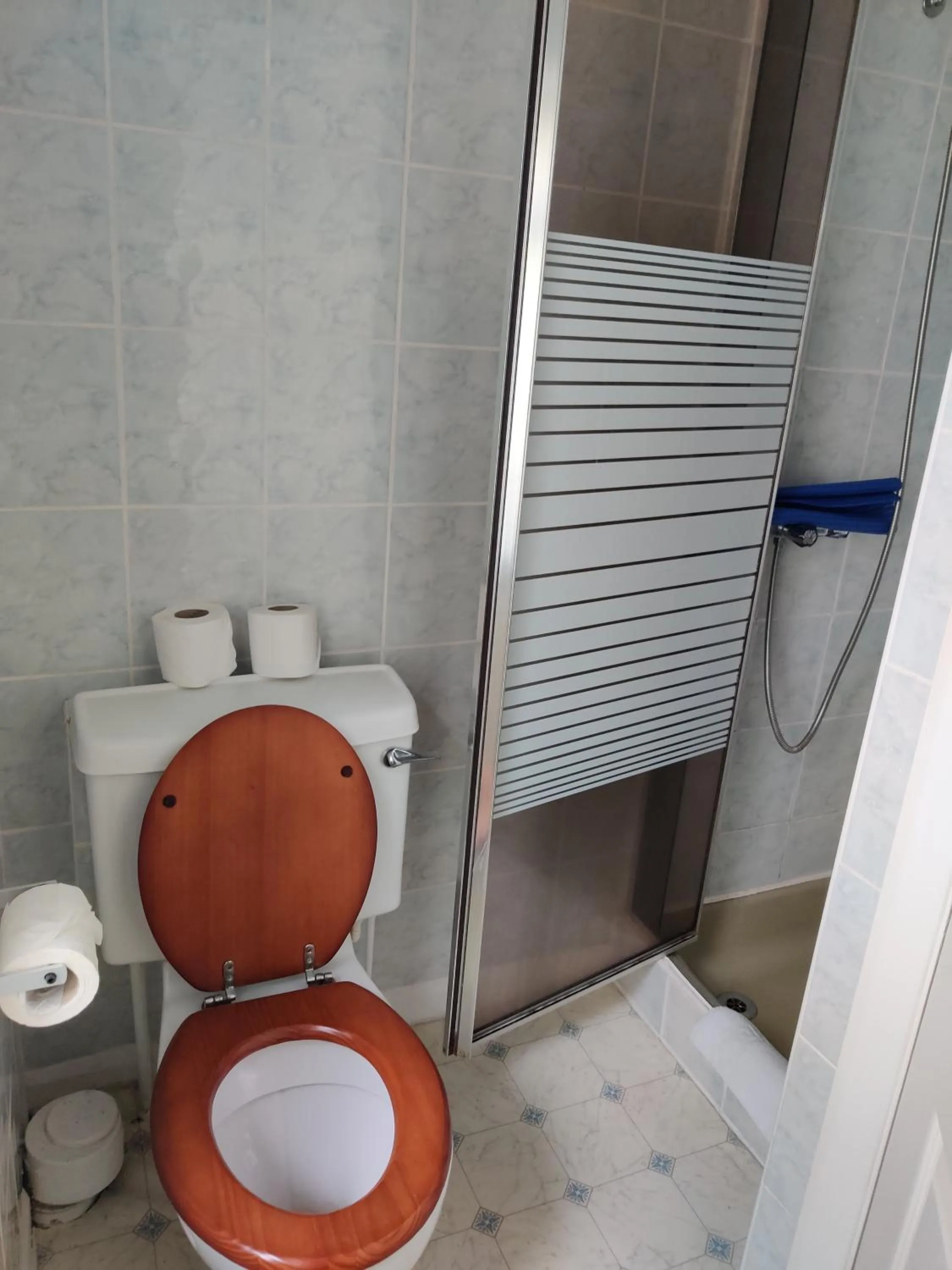 Bathroom in Inglewood Palm Hotel, Abbey Sands Torquay