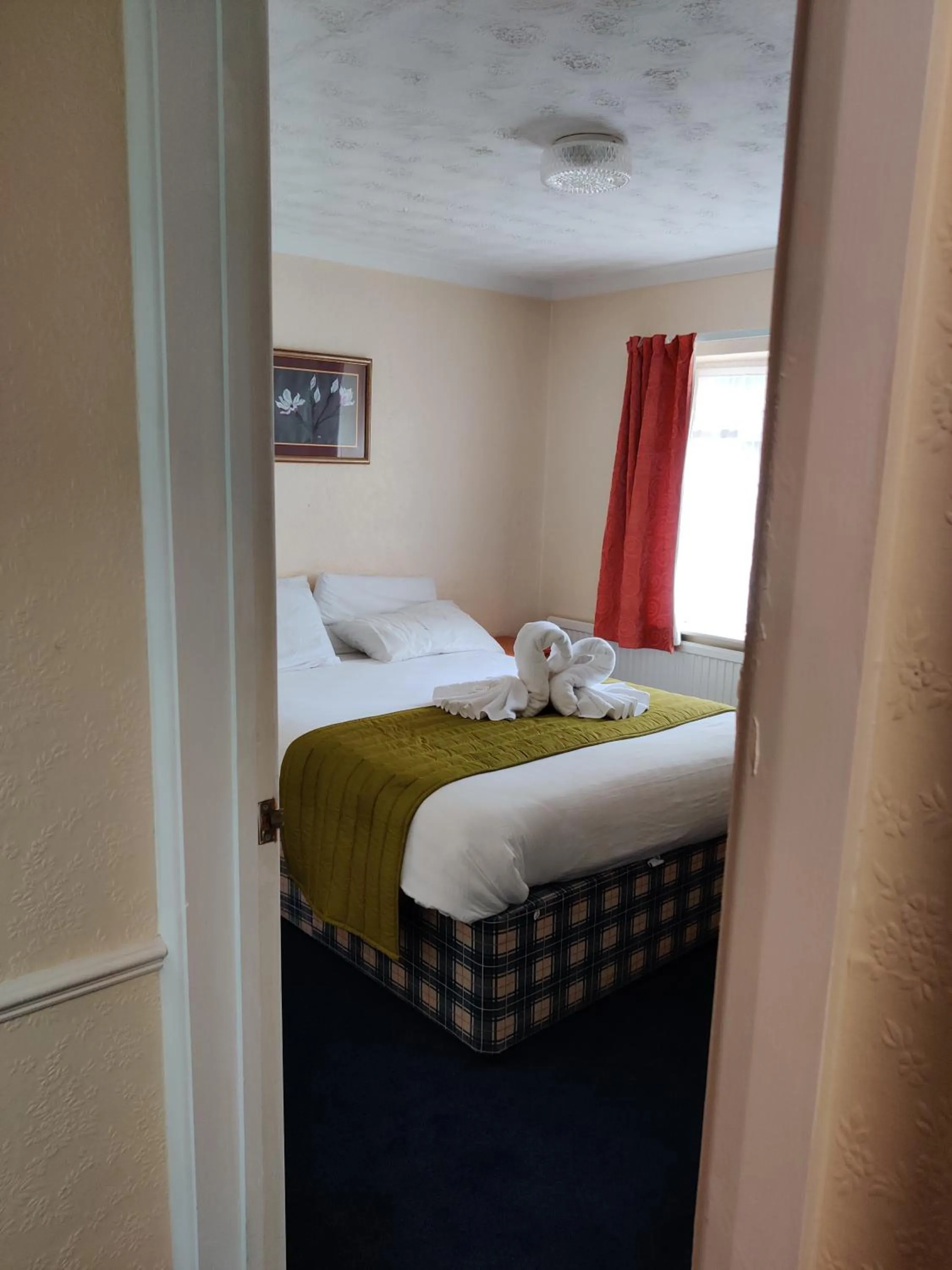 Bedroom in Inglewood Palm Hotel, Abbey Sands Torquay