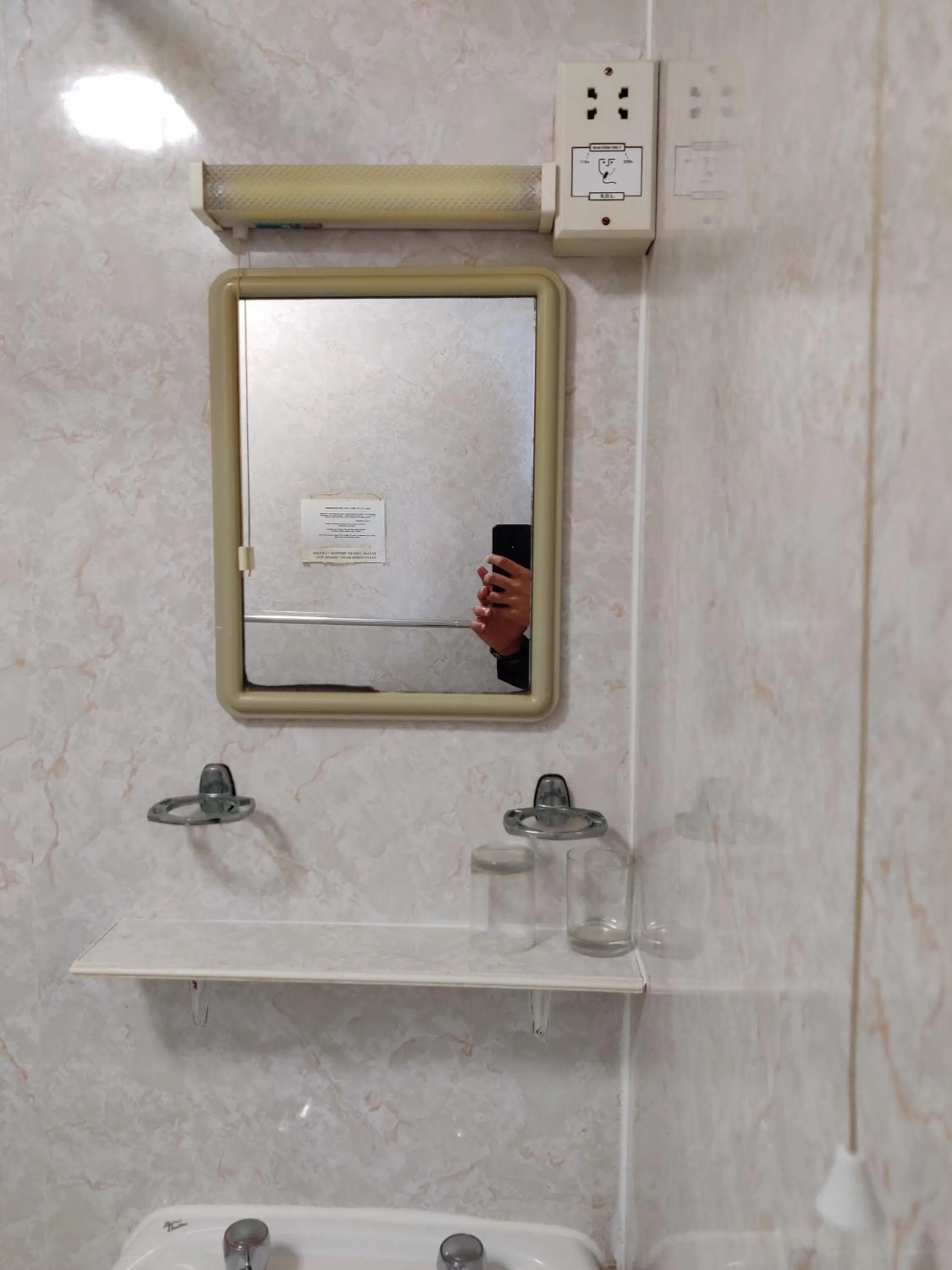 Bathroom in Inglewood Palm Hotel, Abbey Sands Torquay