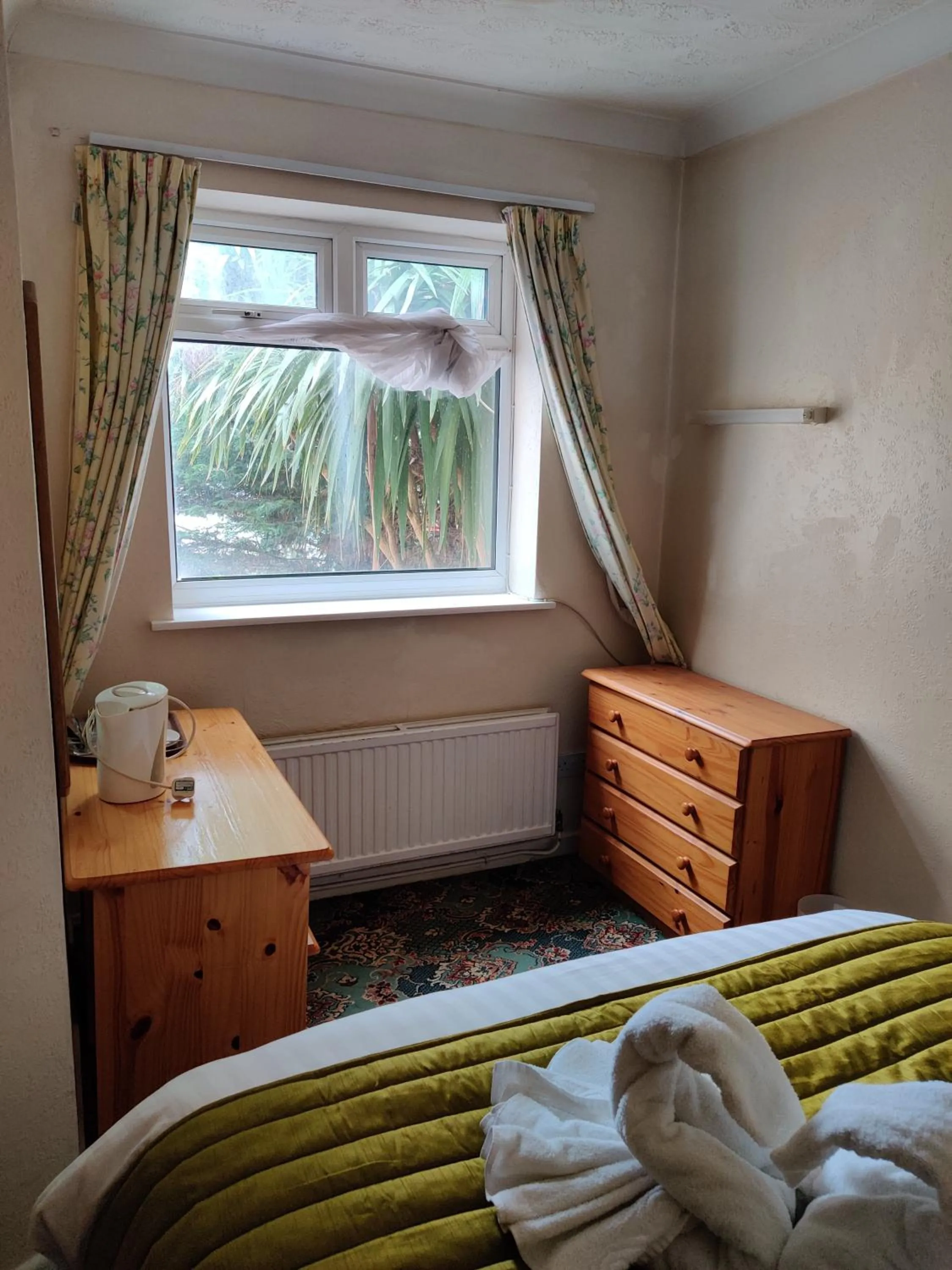 Bedroom in Inglewood Palm Hotel, Abbey Sands Torquay