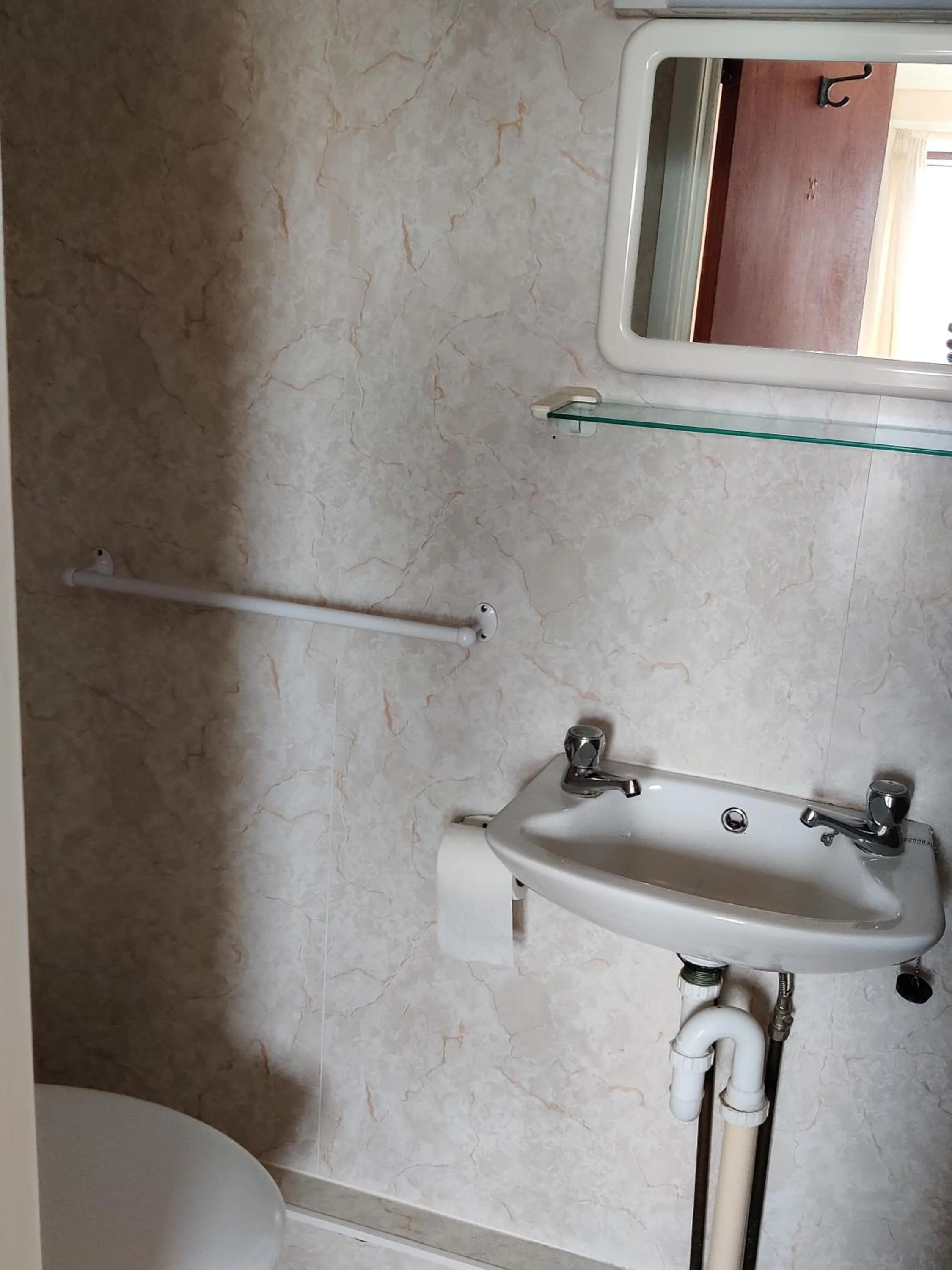 Bathroom in Inglewood Palm Hotel, Abbey Sands Torquay