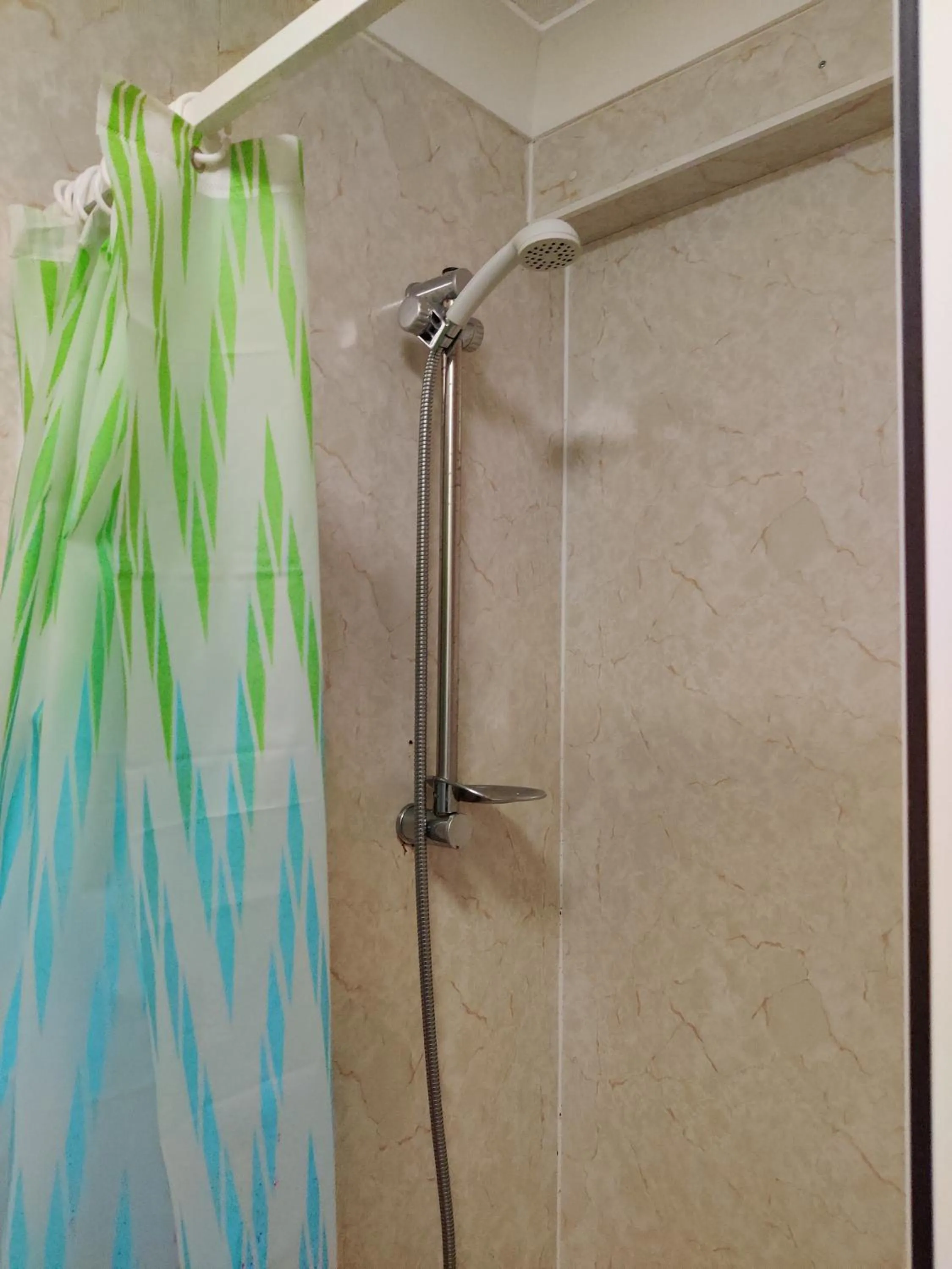 Bathroom in Inglewood Palm Hotel, Abbey Sands Torquay