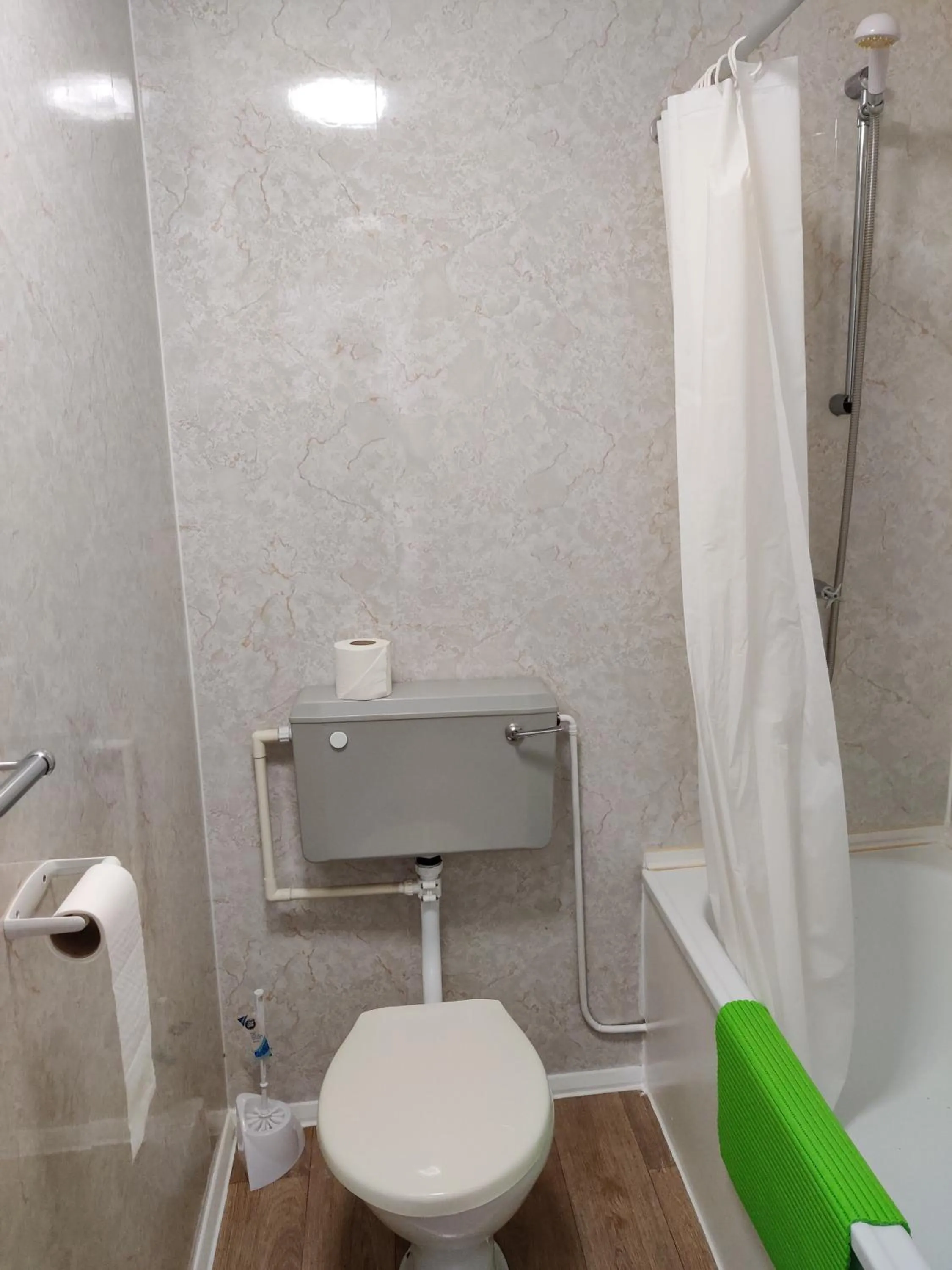 Bathroom in Inglewood Palm Hotel, Abbey Sands Torquay