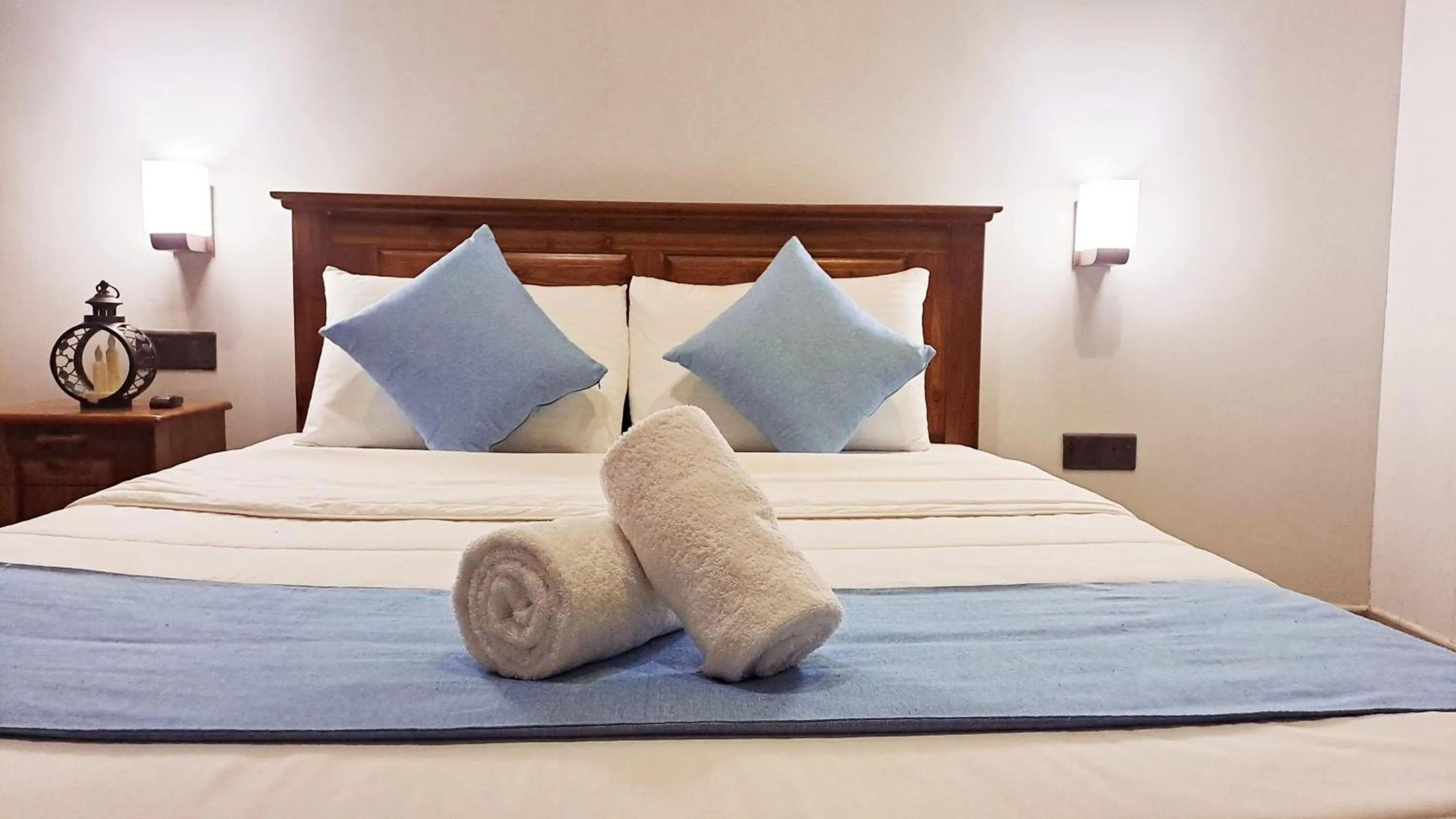 Bed in Golden Shower Inn