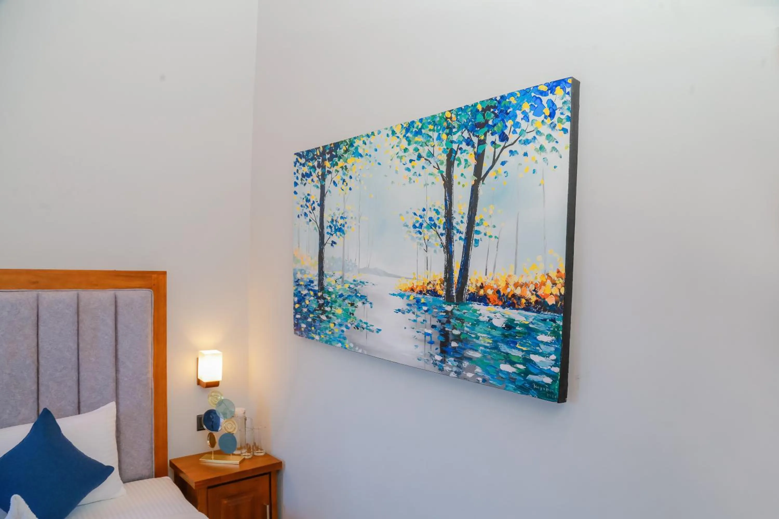 Decorative detail, Bed in Golden Shower Inn