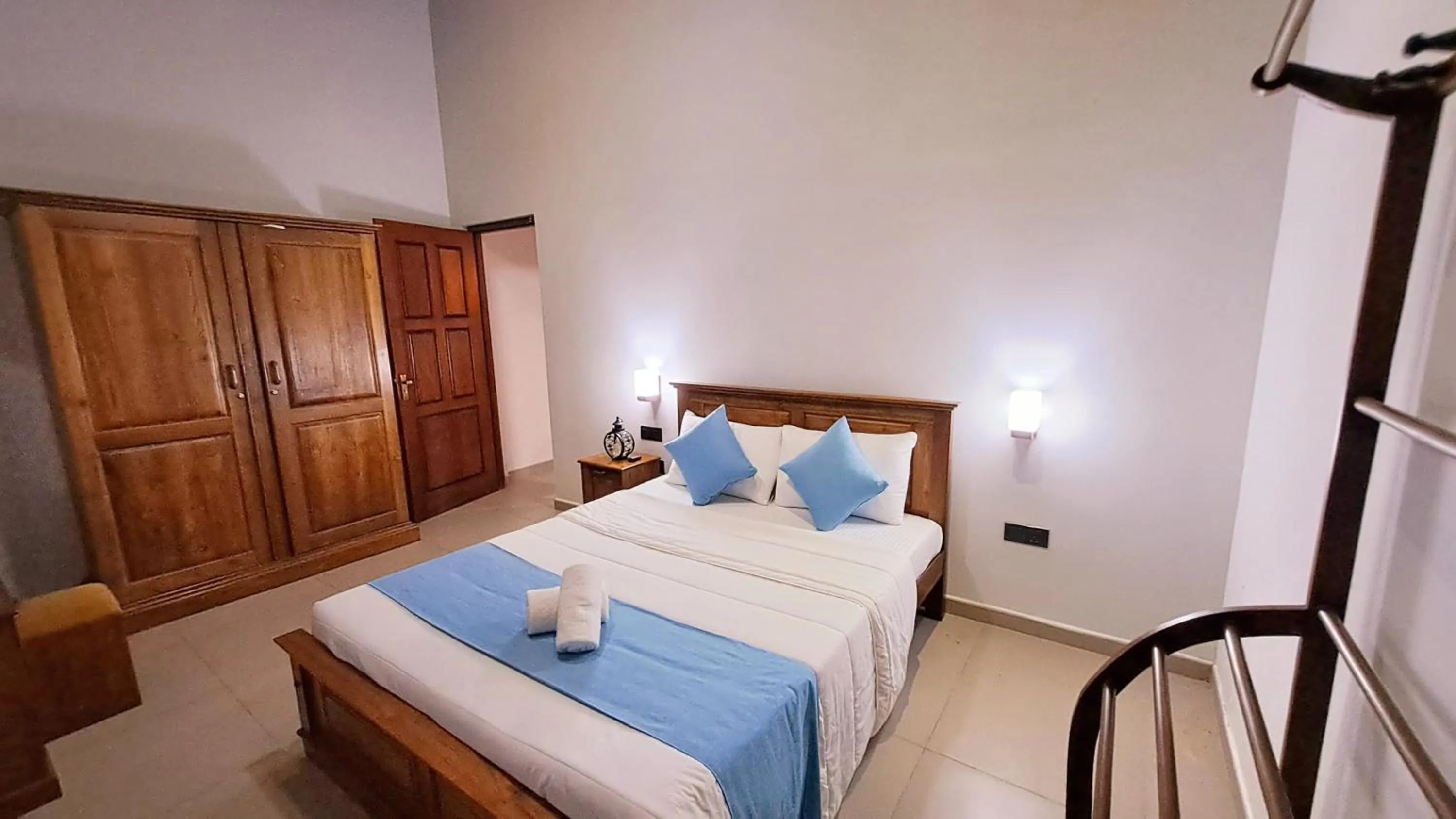 Bed in Golden Shower Inn