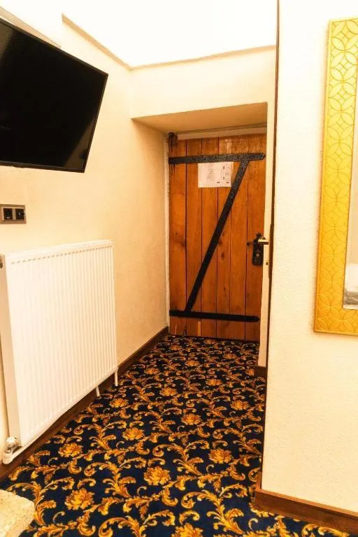 TV and multimedia in Rüstempaşa Kervansaray Hotel with Free Parking