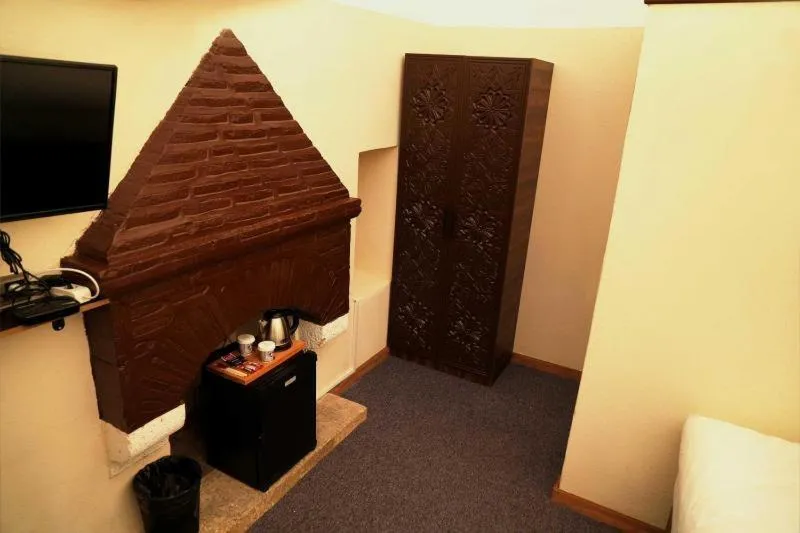 Communal lounge/ TV room in Rüstempaşa Kervansaray Hotel with Free Parking