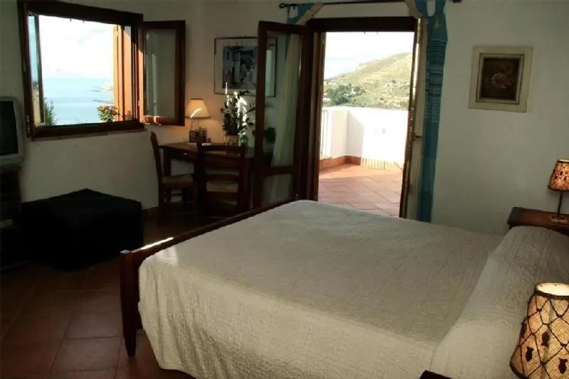 Bed in Punto de Vista B&B Makari