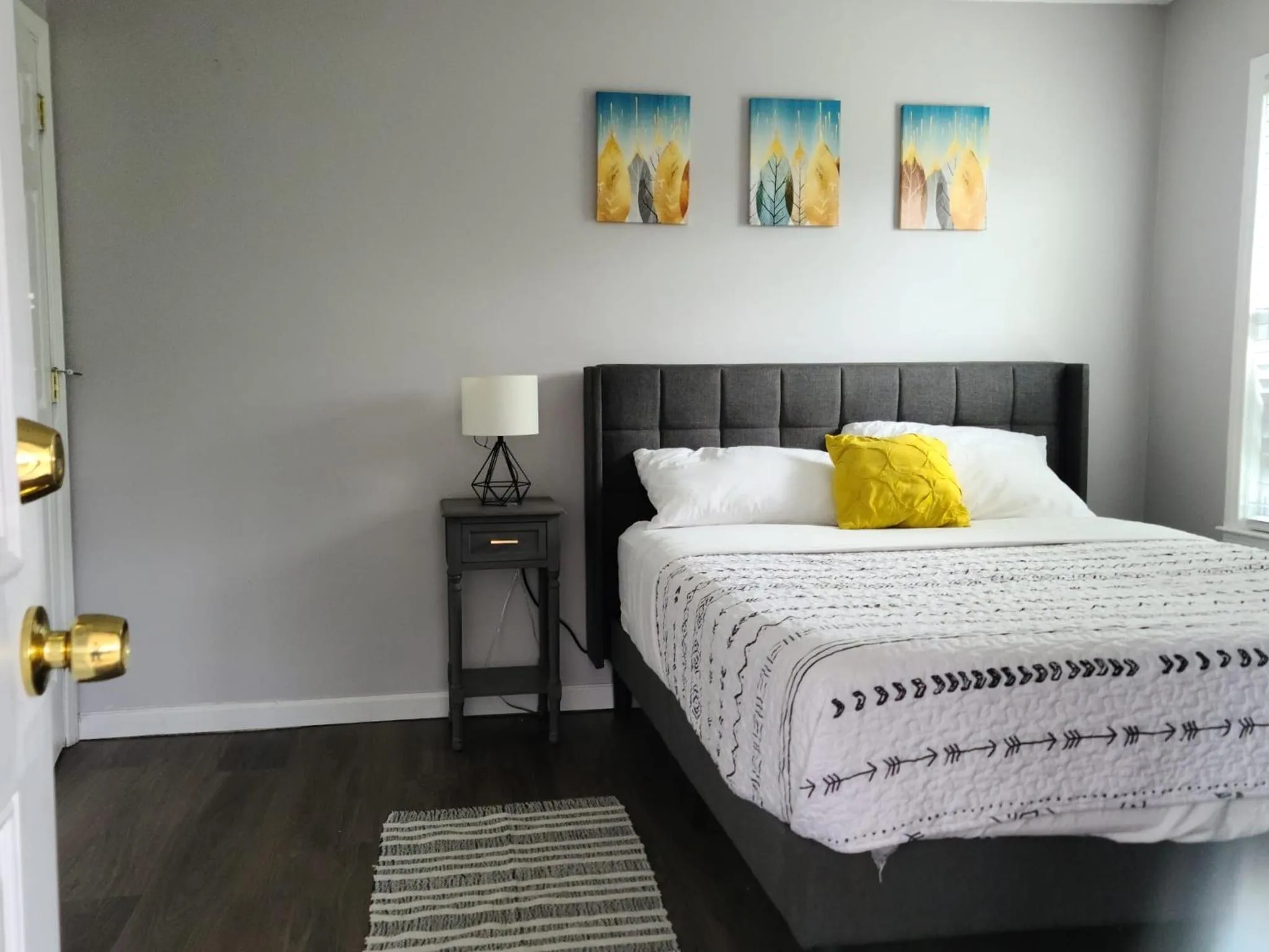 Bed in Large Central Homelike Townhome