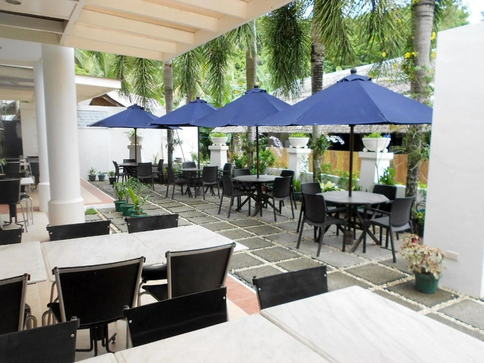 Facade/entrance in One Crescent Place Hotel